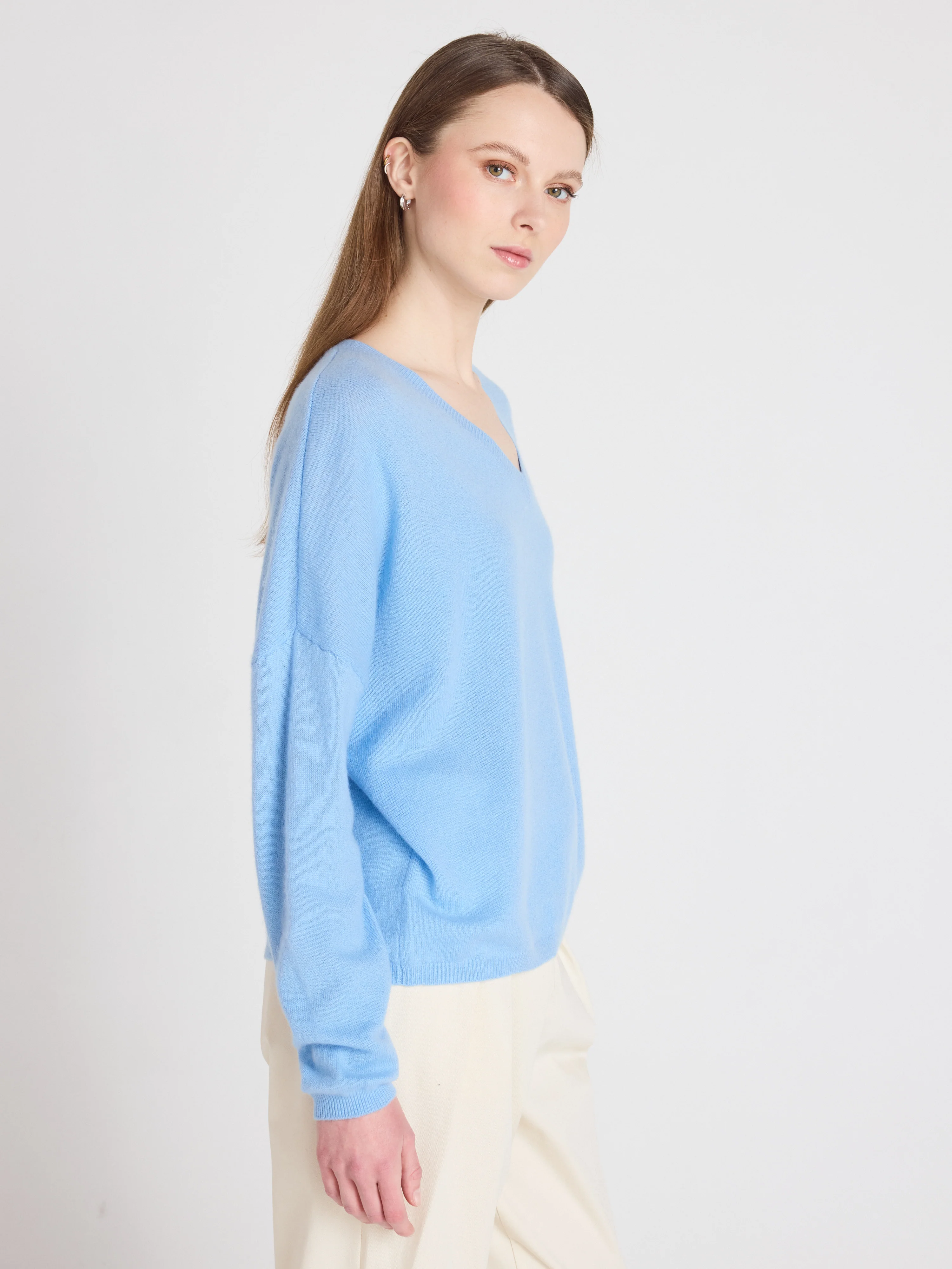 ABSOLUT CASHMERE V-Neck Sweater in Light Blue