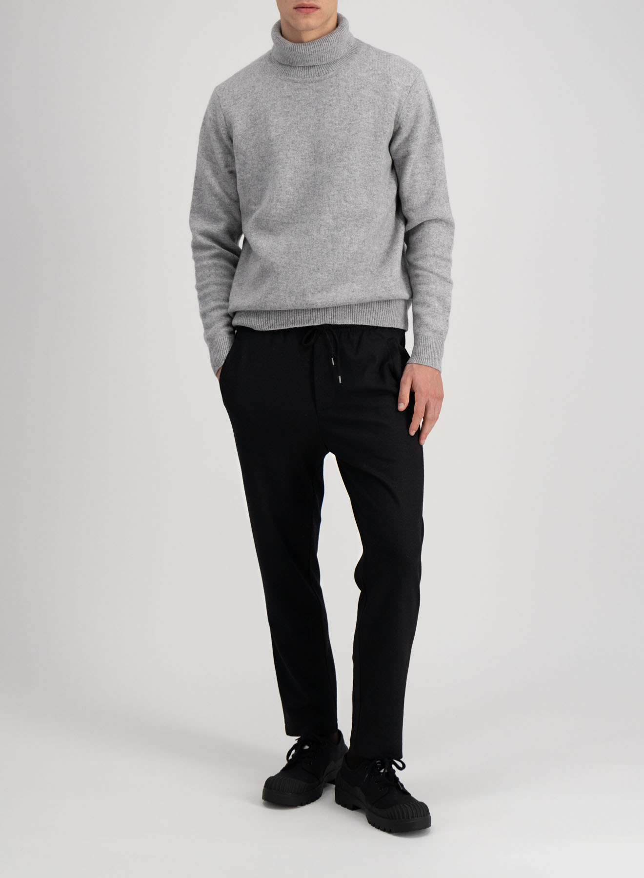 HARRIS WHARF Superfine Merino Jogging Pant in Black