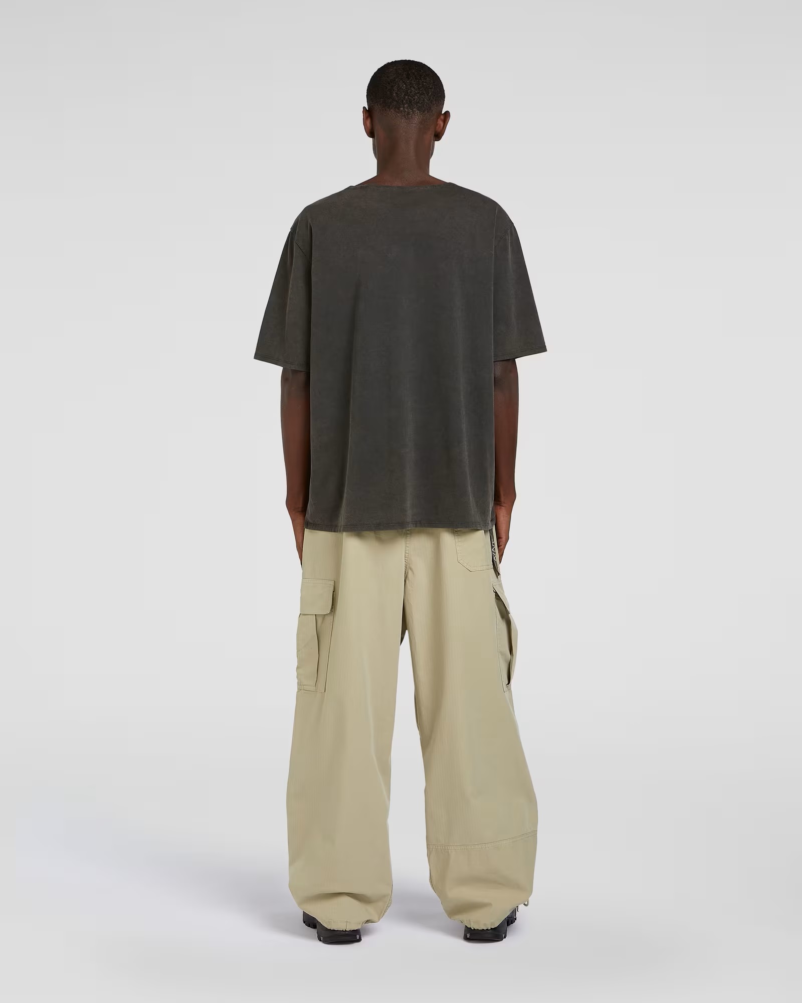 APPLIED ART FORMS Light Cotton T-Shirt in Charcoal