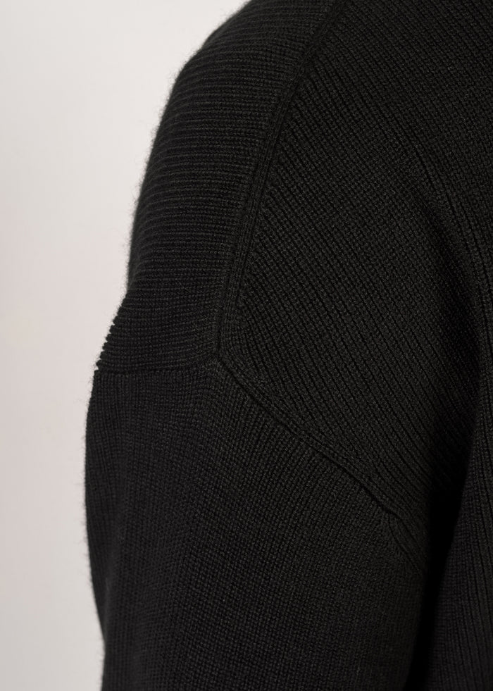 YACAIA Cotton/Cashmere Ribbed Sweater in Black