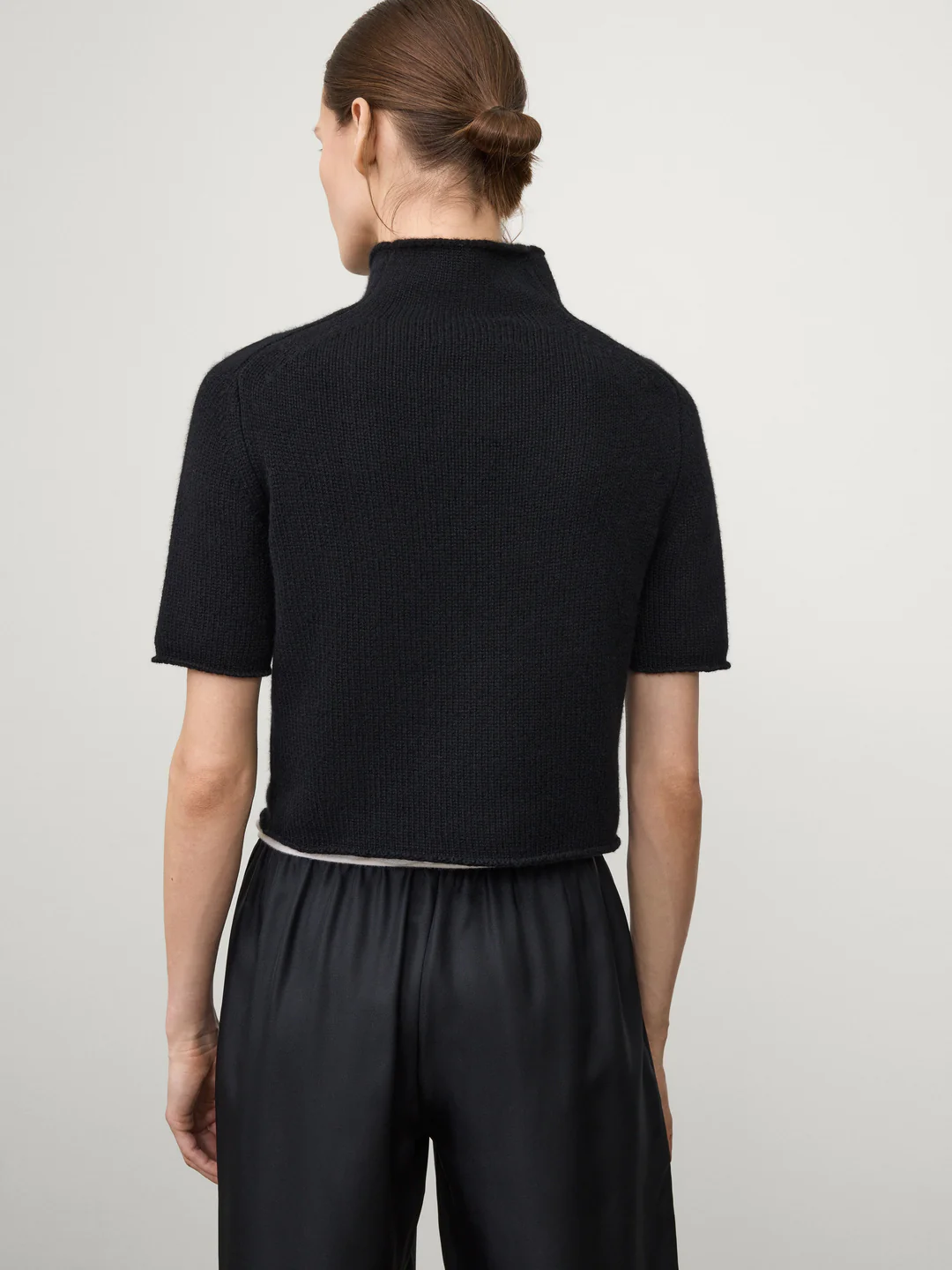LISA YANG Cashmere Turtle Neck T-Shirt in Black