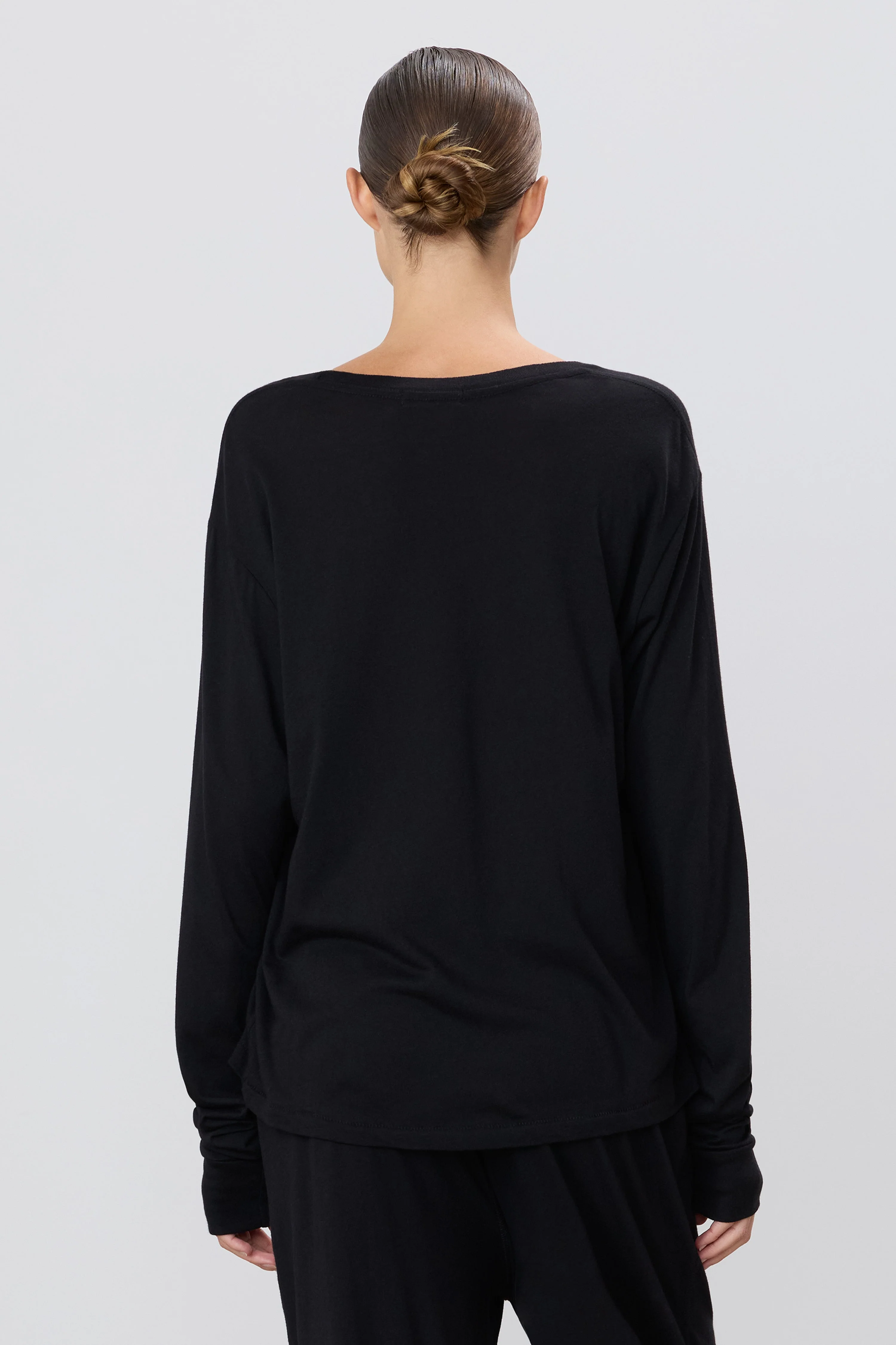 ÉTERNE Long Sleeve Boyfriend Tee in Black