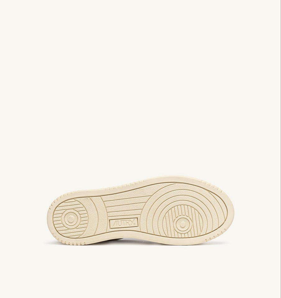 AUTRY ACTION SHOES Medalist Low Sneaker in White/Taupe/Glitter