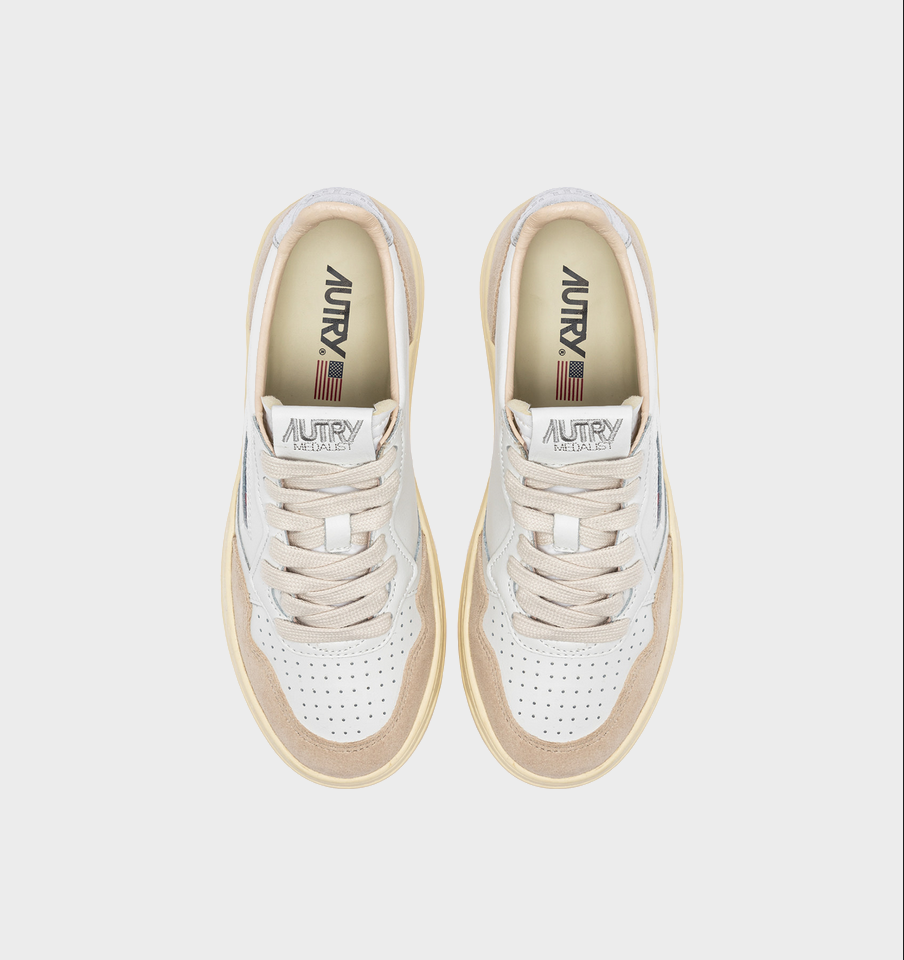AUTRY ACTION SHOES Medalist Low Sneaker Suede White/Silver