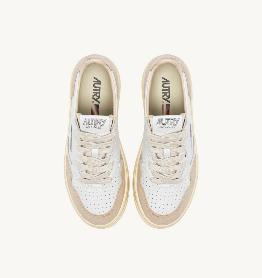 AUTRY ACTION SHOES Medalist Low Sneaker Suede White/Gold