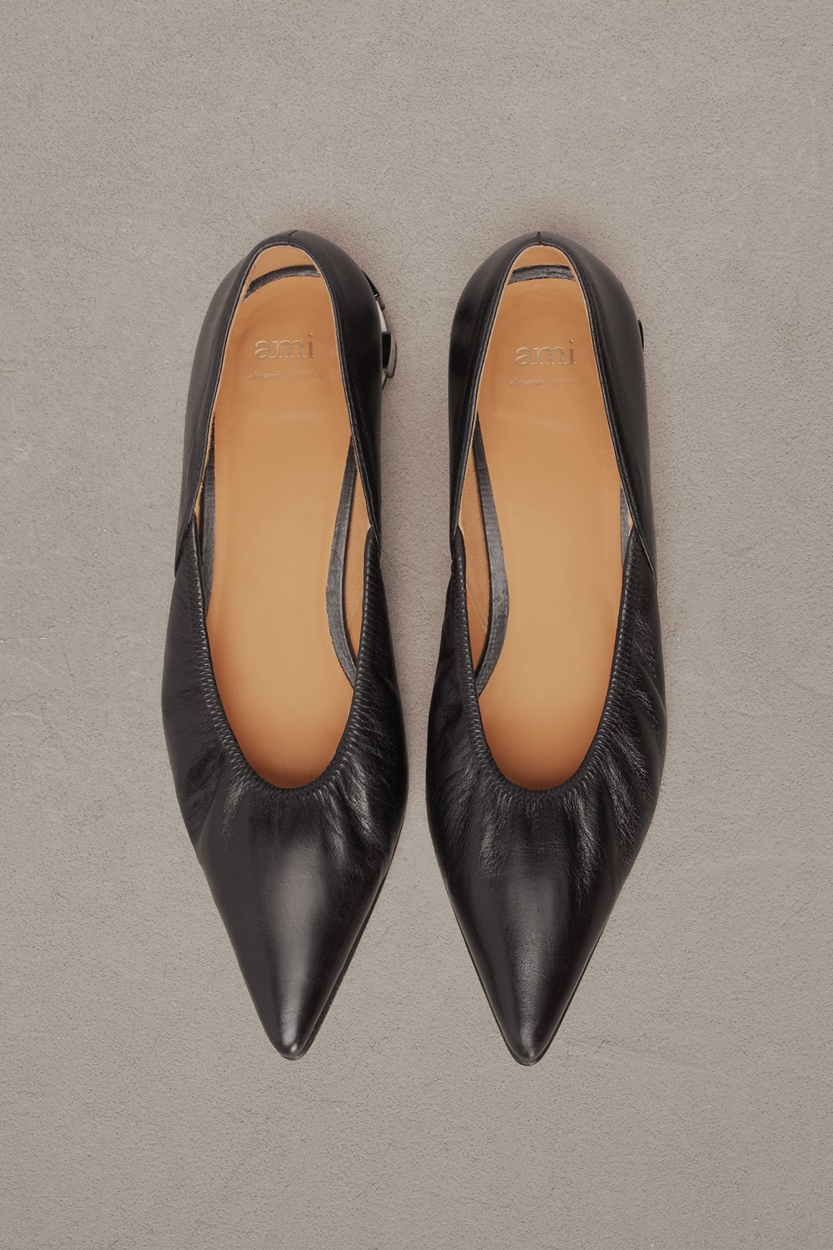 AMI PARIS Pointed Toe Pleated Shoes in Black