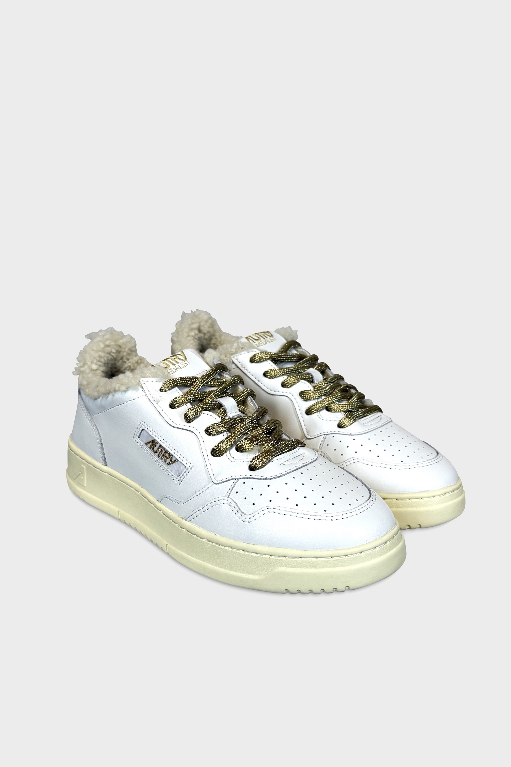 AUTRY ACTION SHOES Medalist Shearling Low Sneaker in White/Gold