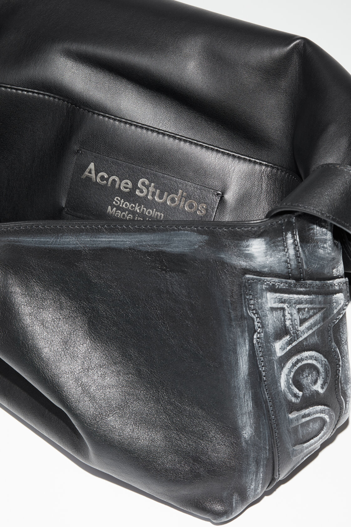 ACNE STUDIOS Vintage Bag in Black