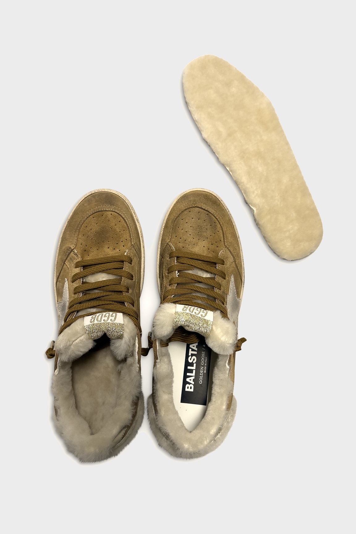 GOLDEN GOOSE Shearling Ballstar in Camel