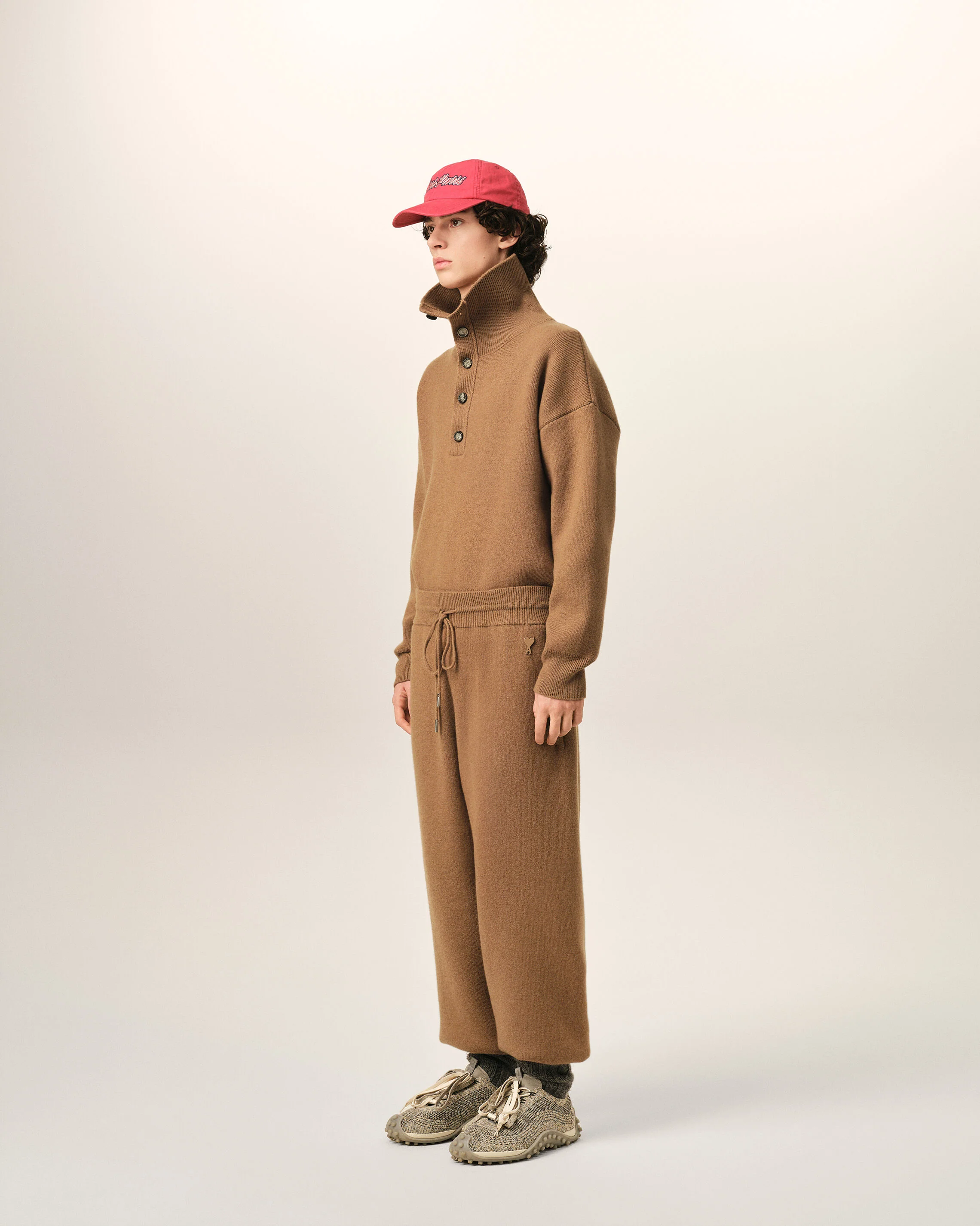 AMI PARIS de Coeur Heavy Knit Jogger in Camel XXL