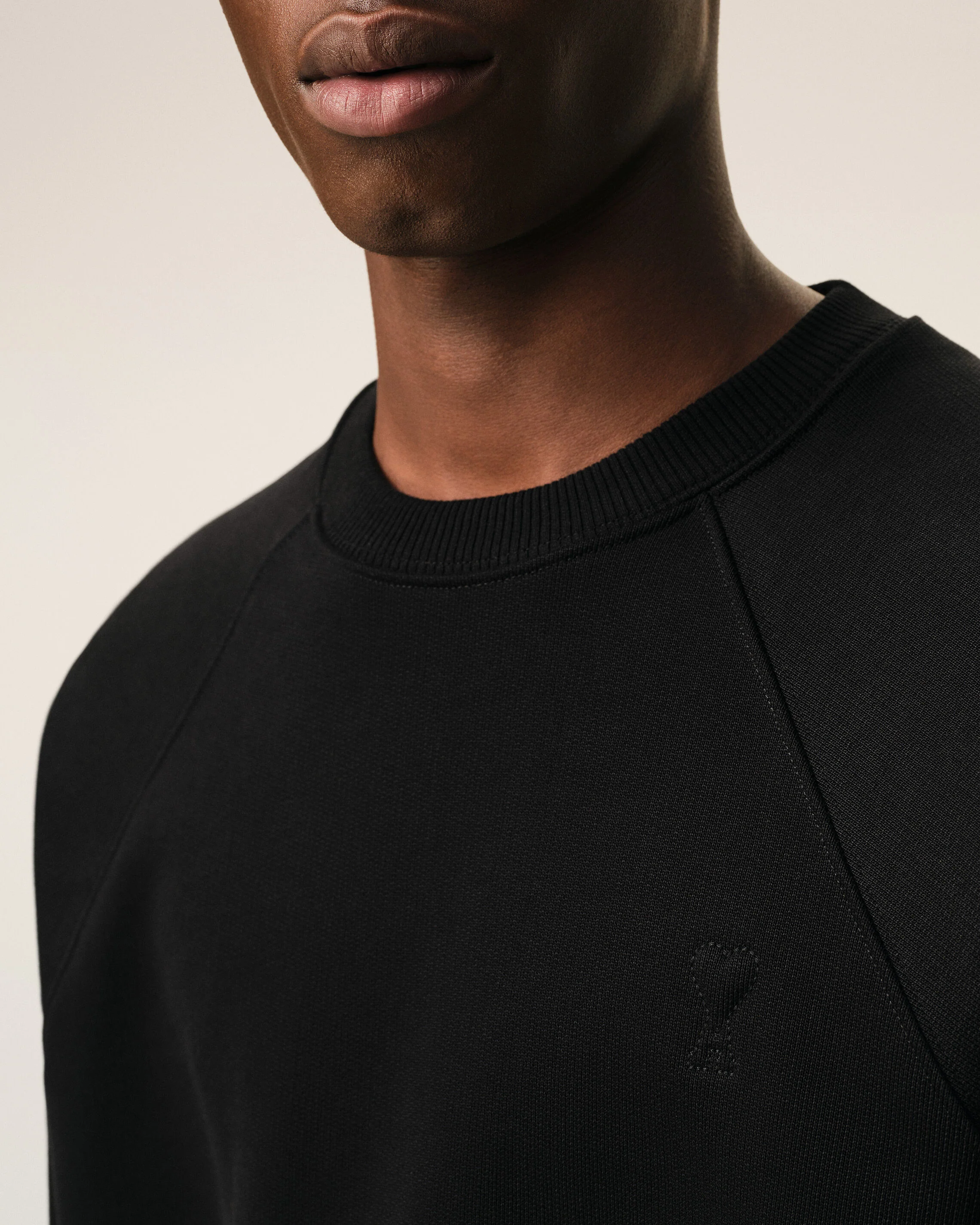 AMI PARIS de Coeur Embossed Sweatshirt in Black