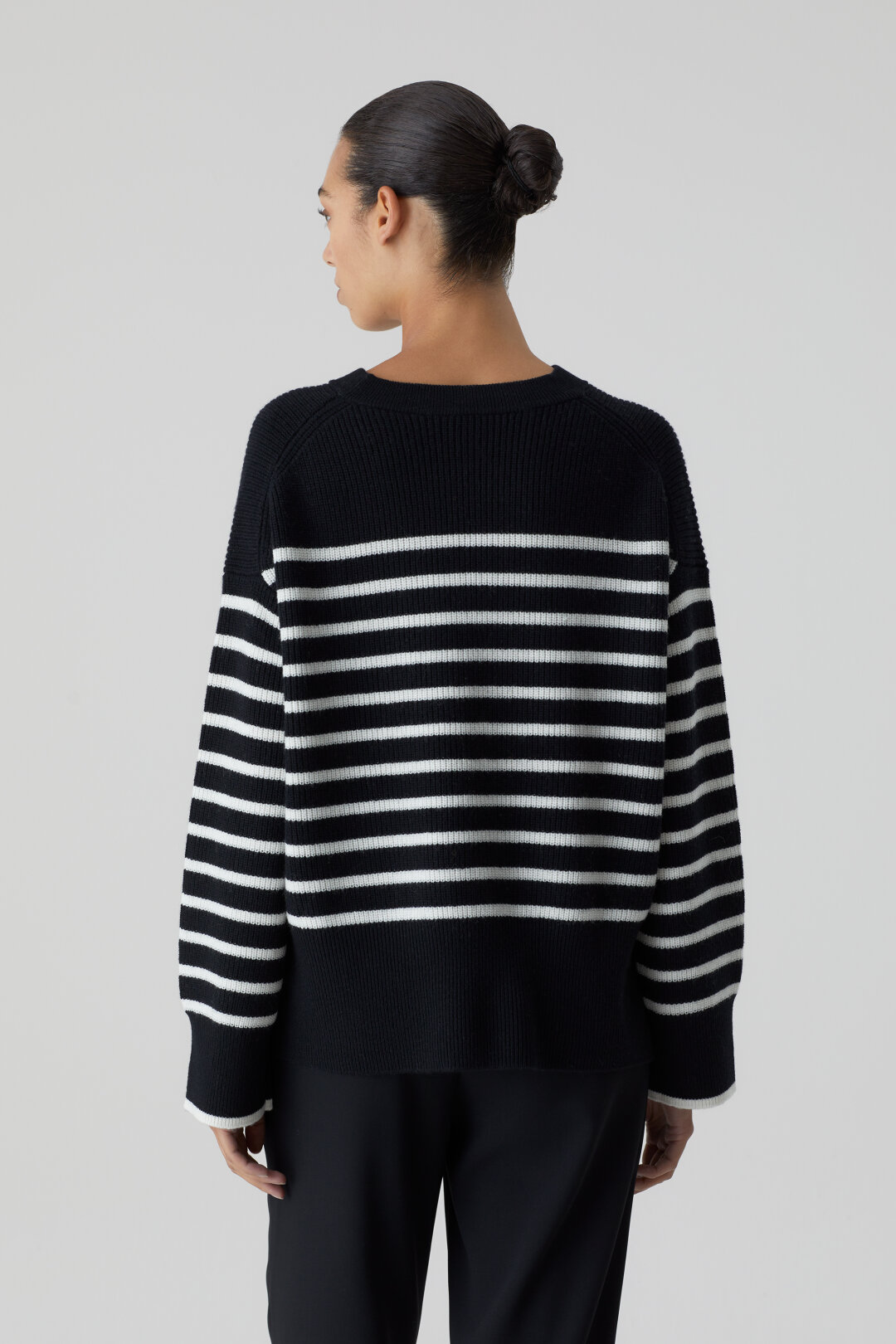 Closed Knit Pullover in Navy Stripe