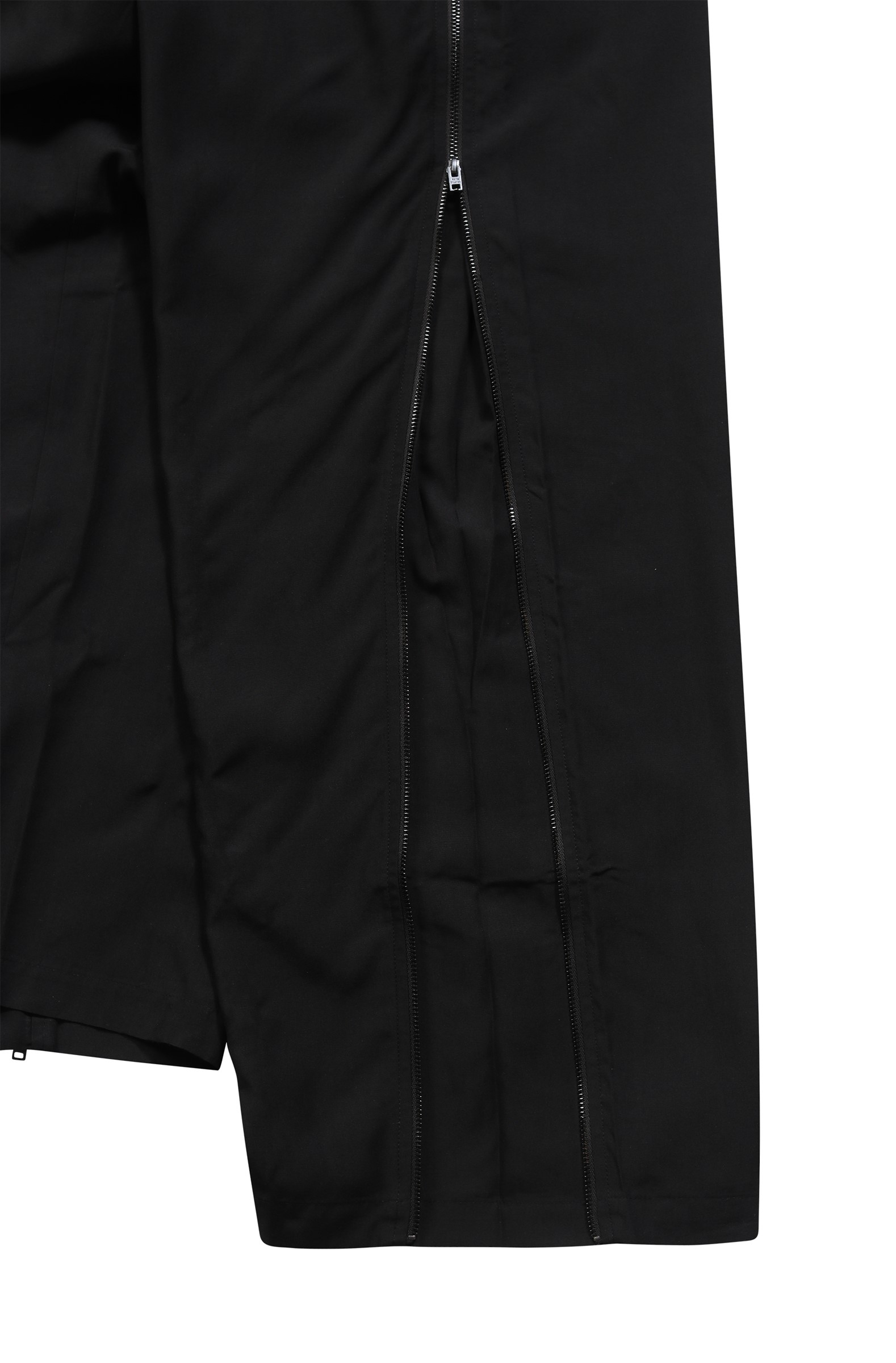 ACNE STUDIOS Zipped Leg Pant in Black 48