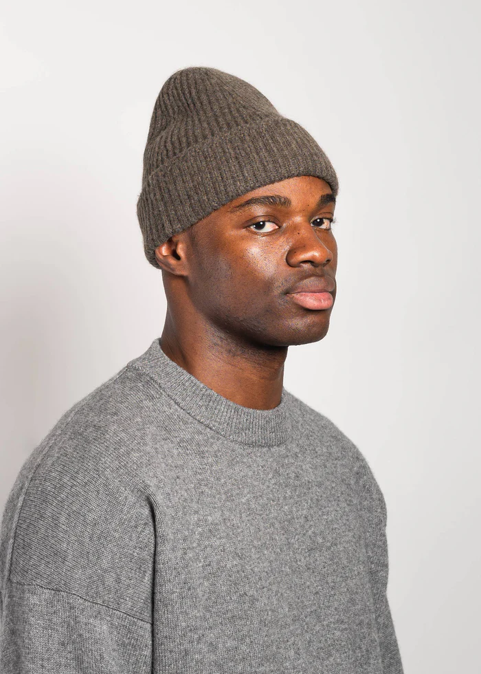 YACAIA Merino/Cashmere Beanie in Dark Brown