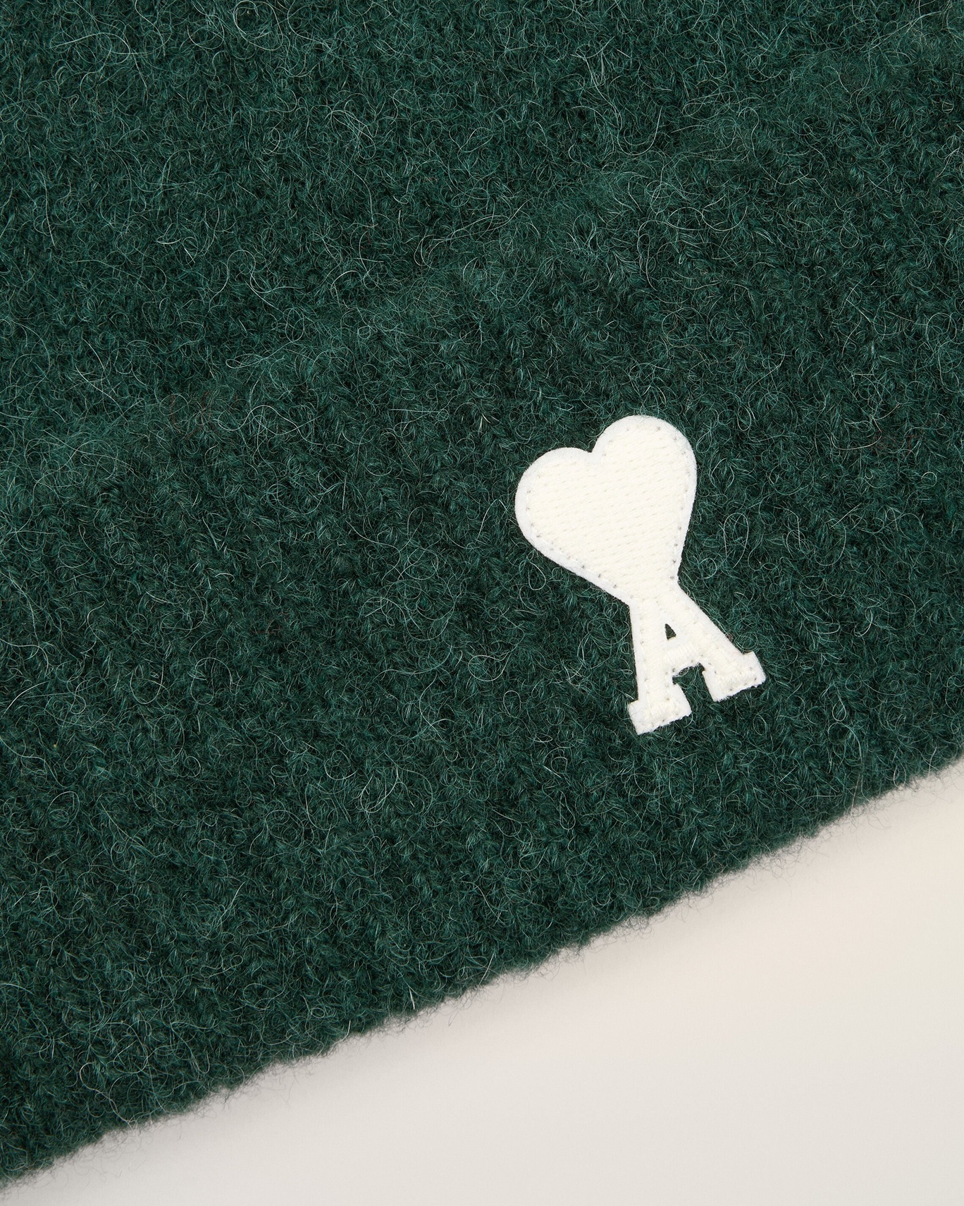 AMI PARIS de Coeur Beanie in Bottle Green / Off White