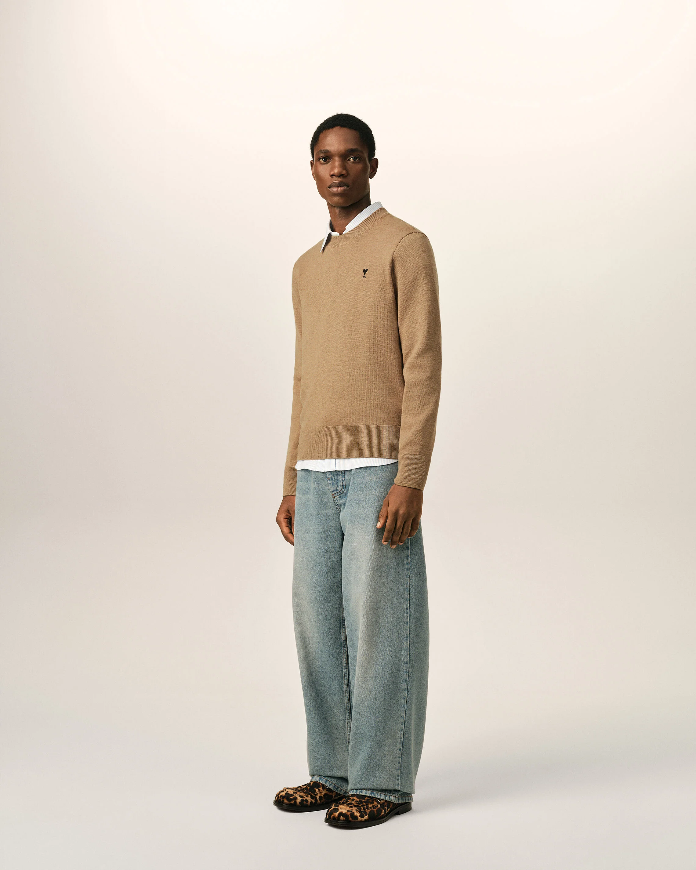 AMI PARIS de Coeur Merino Knit Pullover in Camel / Black Logo