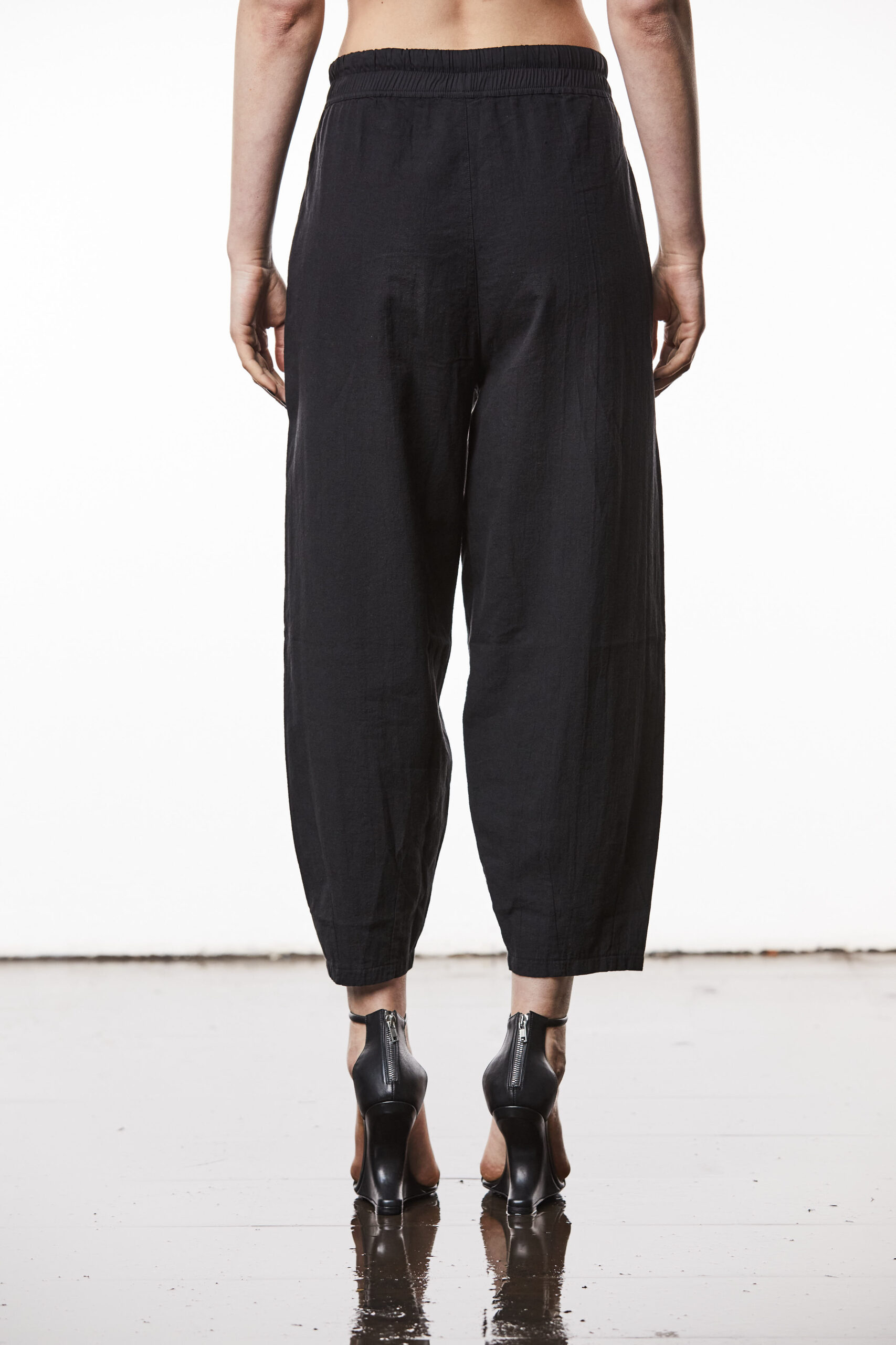 THOM KROM Drawstring Linen Pant in Black THOM KROM Drawstring Linen Pant in Black