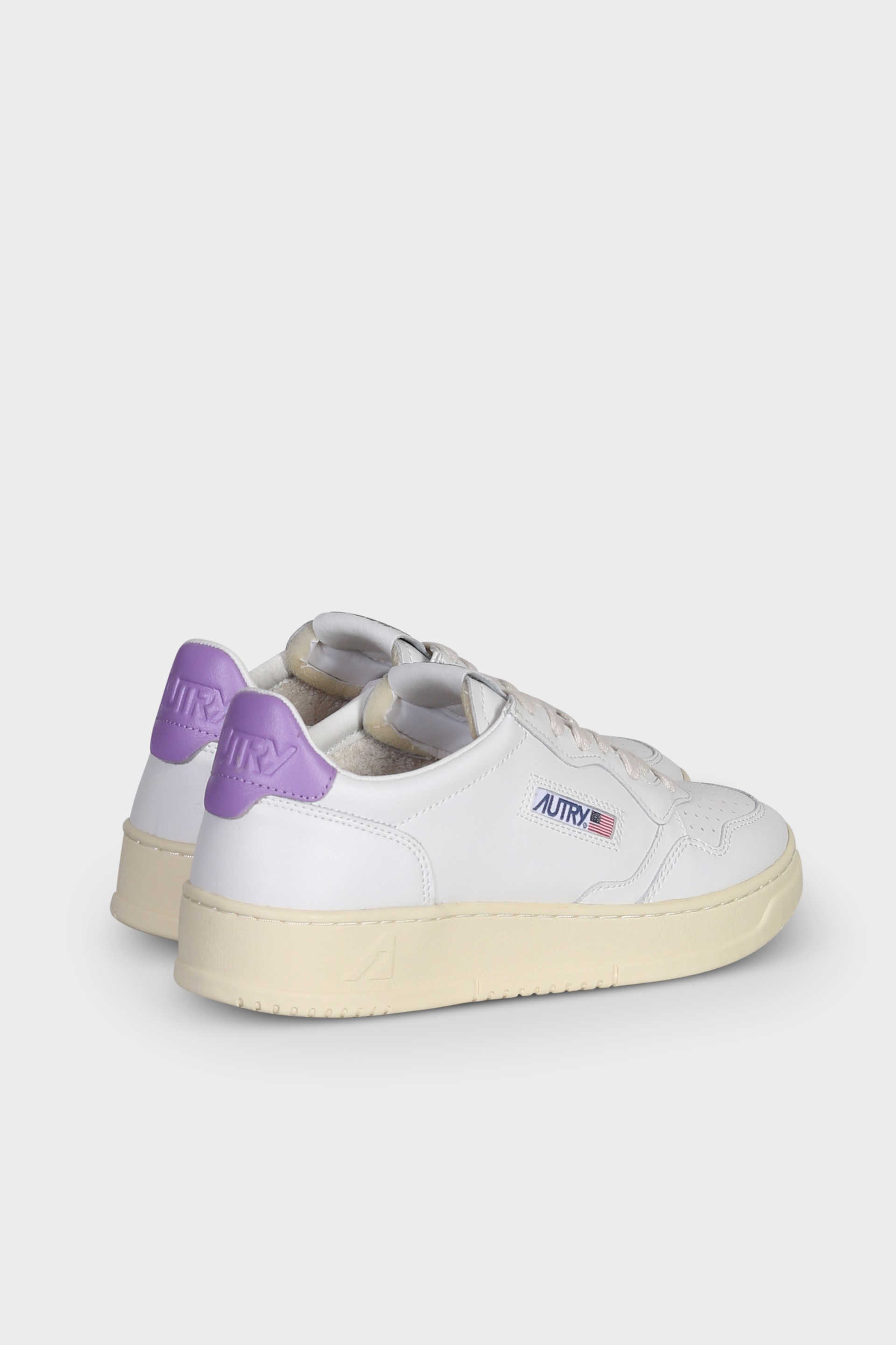 AUTRY ACTION SHOES Medalist Low Sneaker in White/Lavender 35