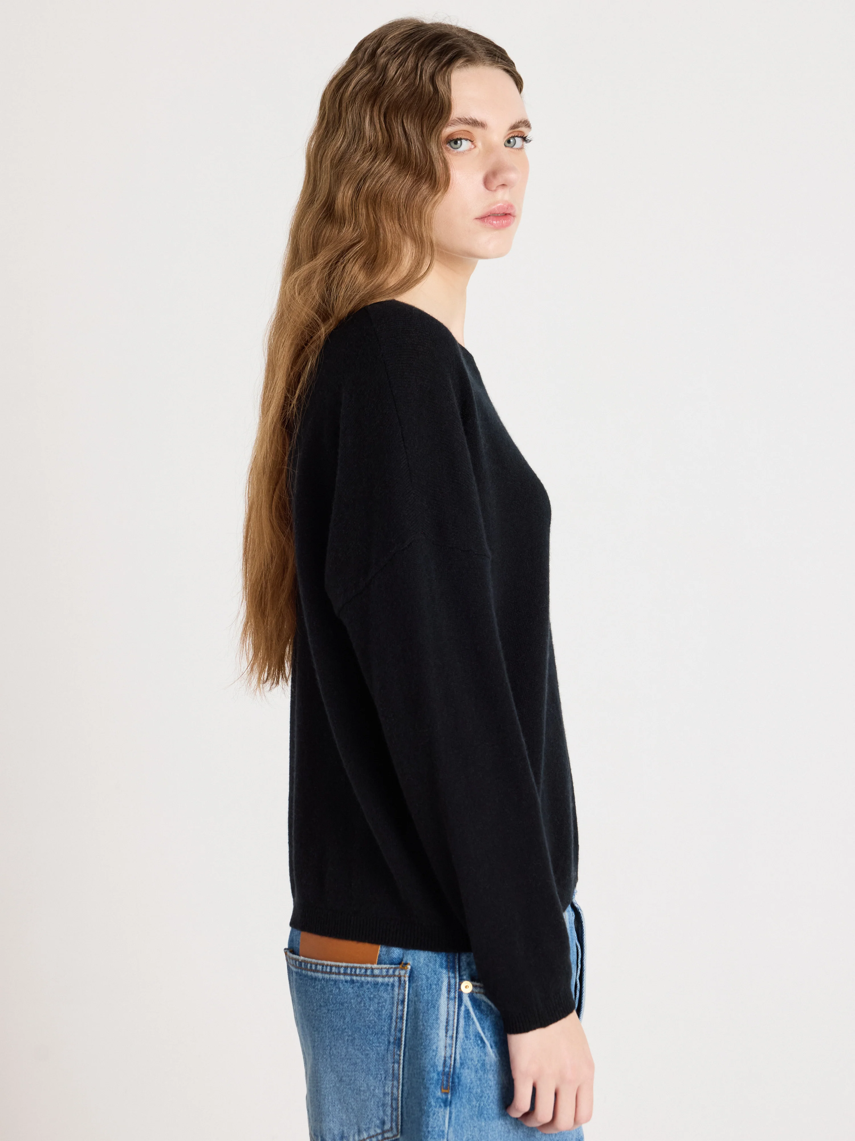 ABSOLUT CASHMERE Kaira Sweater in Black