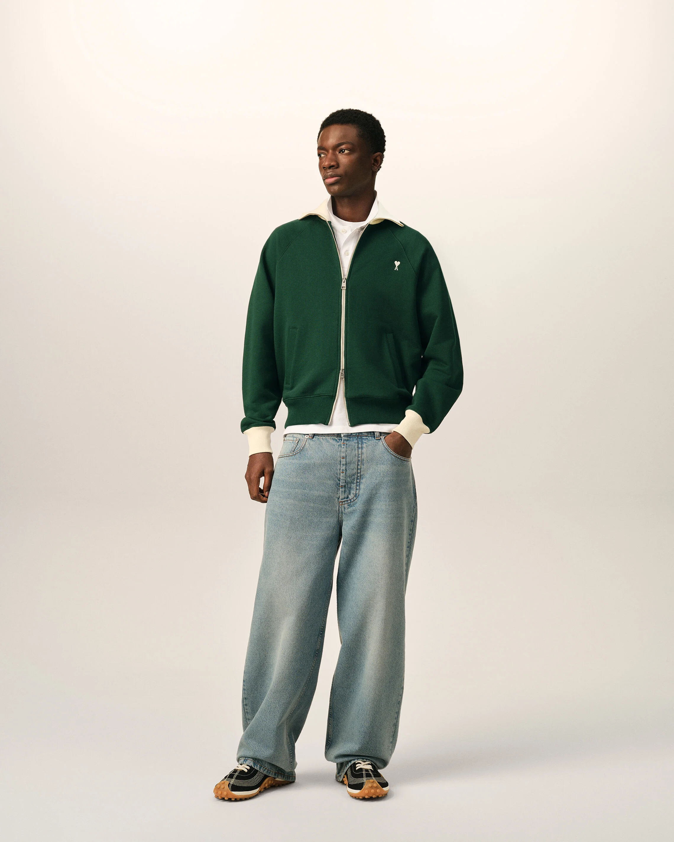 AMI PARIS de Coeur Bicolor Zip Sweater in Bottle Green / Ivory