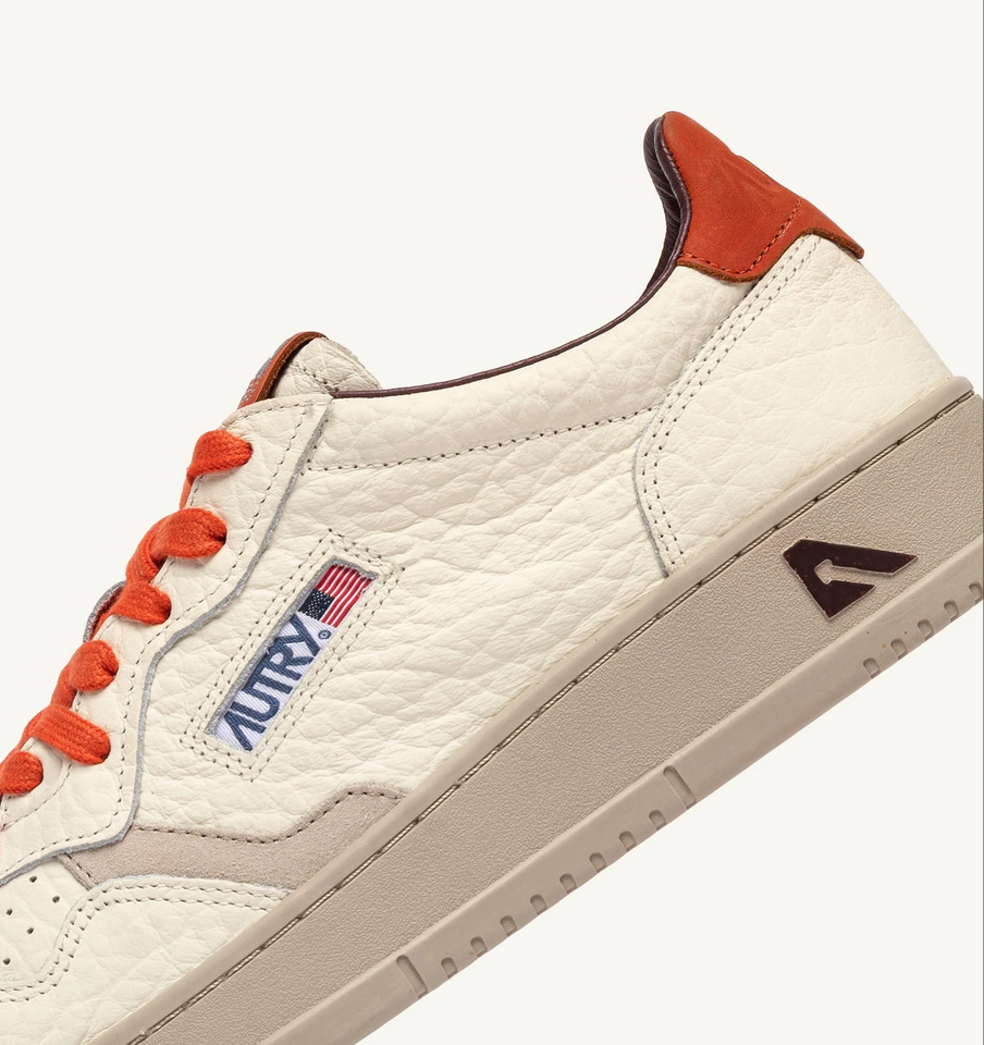 AUTRY ACTION SHOES Medalist Low Sneaker Elephant in Sand/Pumpkin