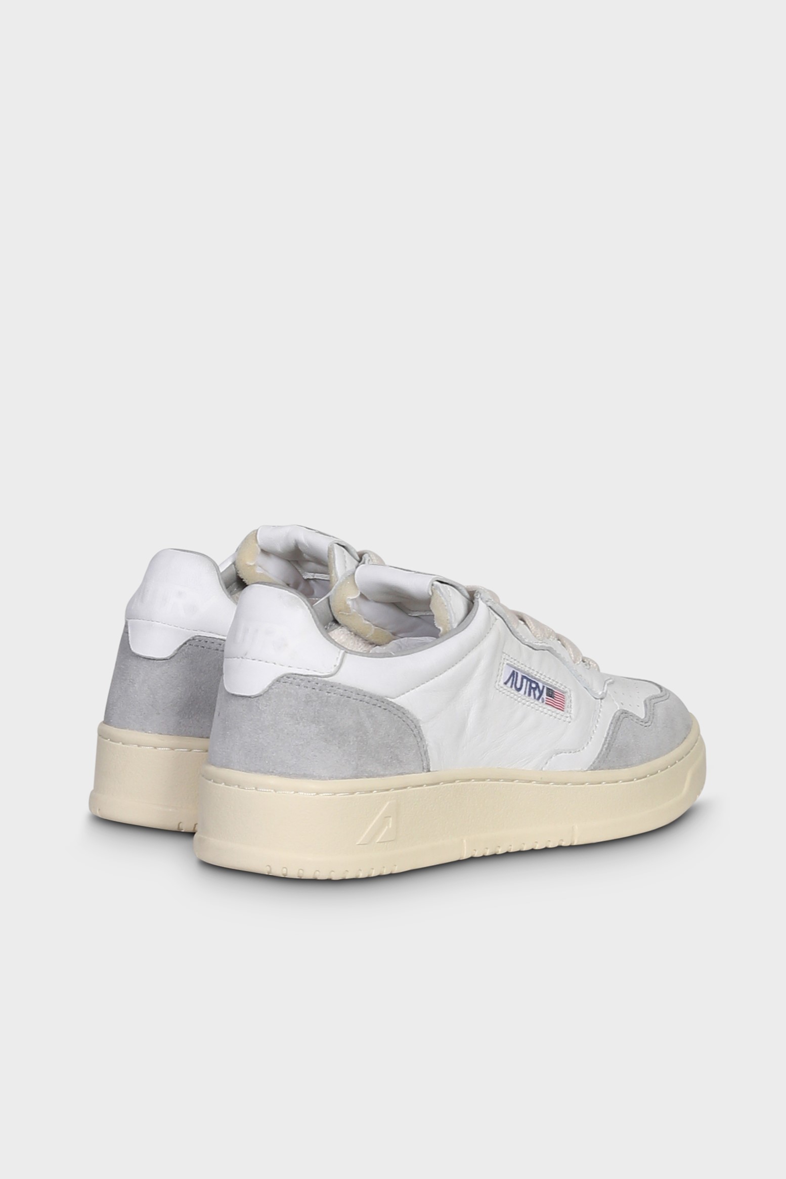 AUTRY ACTION SHOES Medalist Low Sneaker Goat Suede White/Grey 41