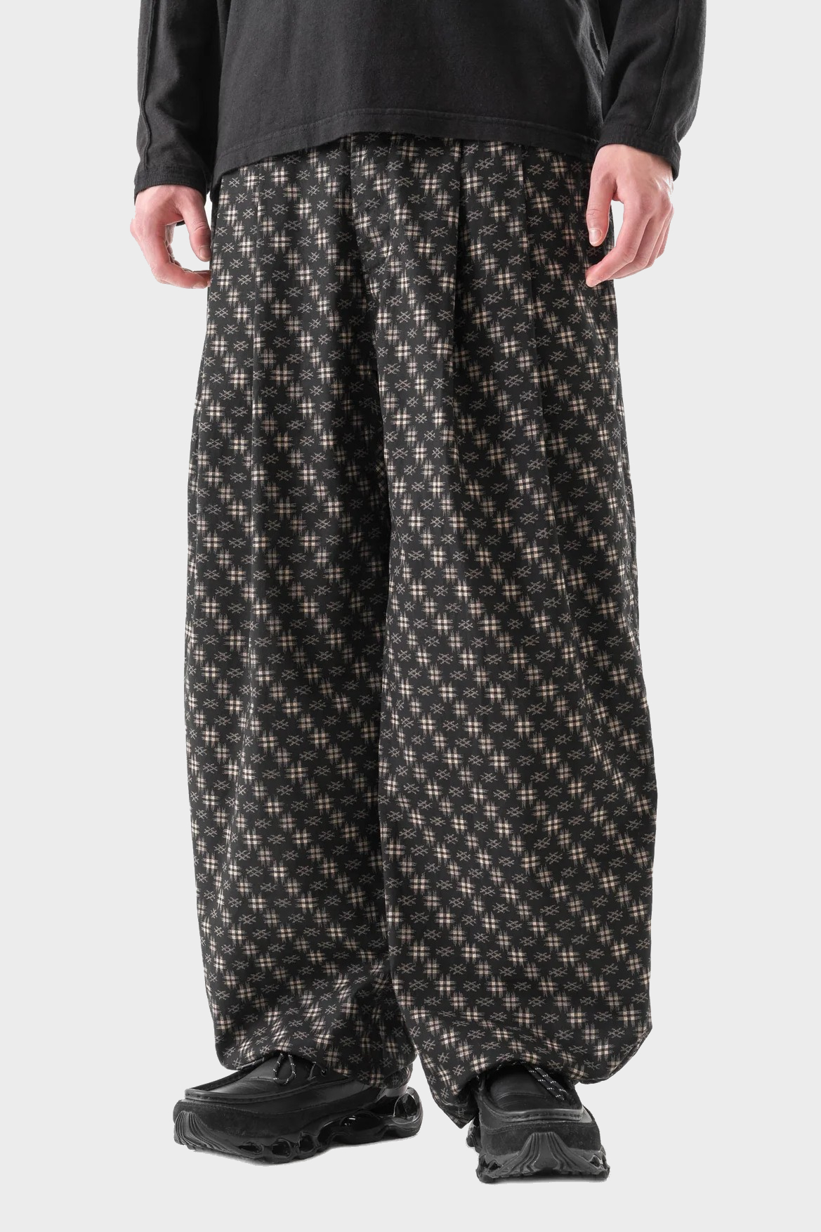 MAHARISHI 7323 Kasuri Loose Track Pant in Black