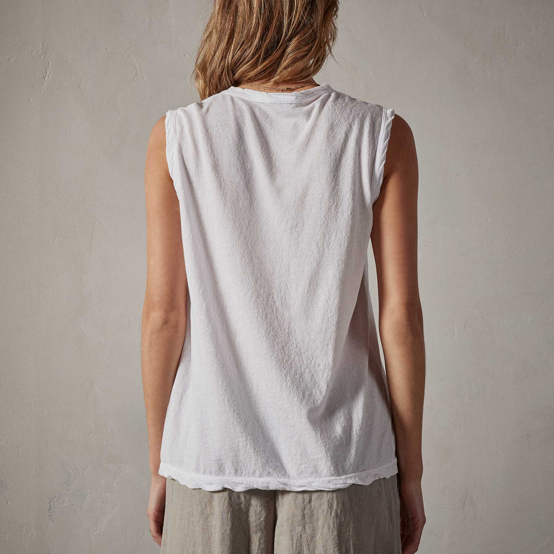 JAMES PERSE Relaxed Fit Jersey Muscle Tank in White 1/S