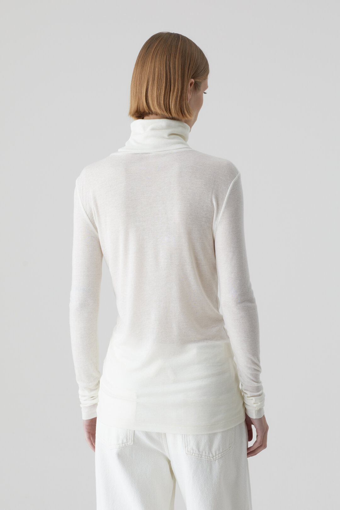 Closed Rollneck Knit Pullover in Offwhite