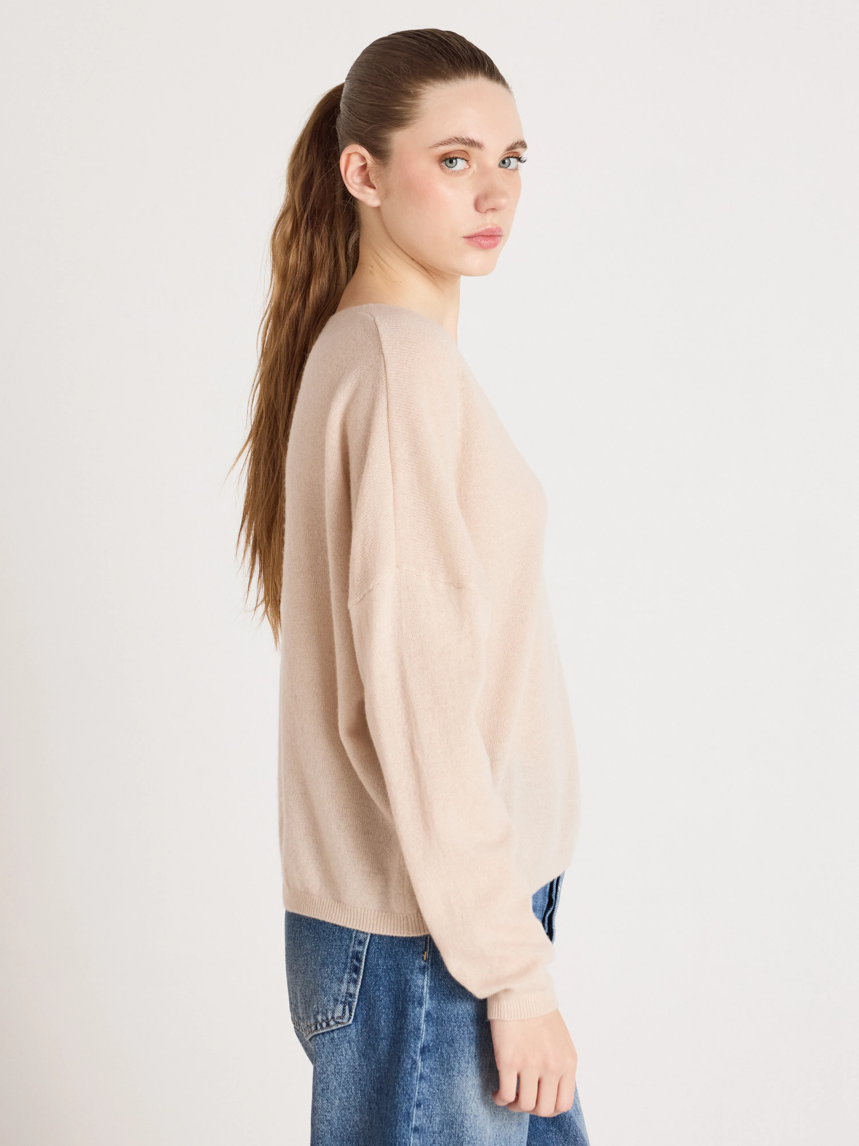 ABSOLUT CASHMERE V-Neck Sweater in Light Beige