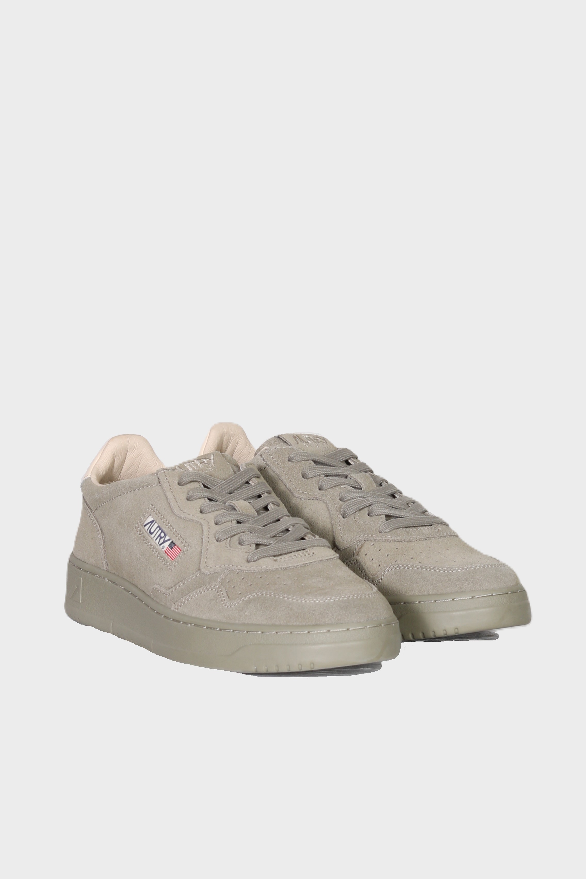 AUTRY ACTION SHOES Medalist Low Sneaker Suede in Sage / Ivory