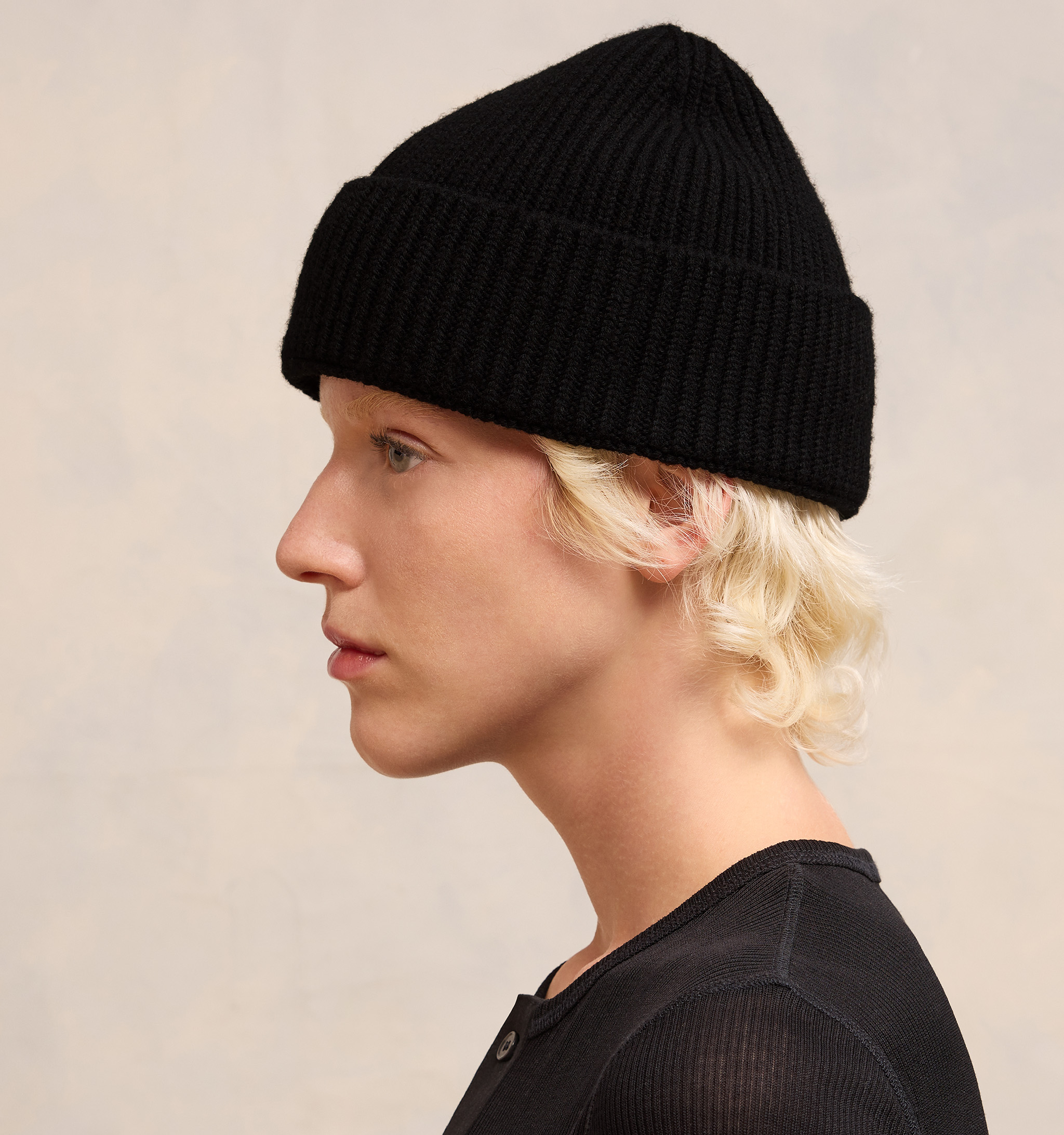 AMI PARIS de Coeur Beanie in Black