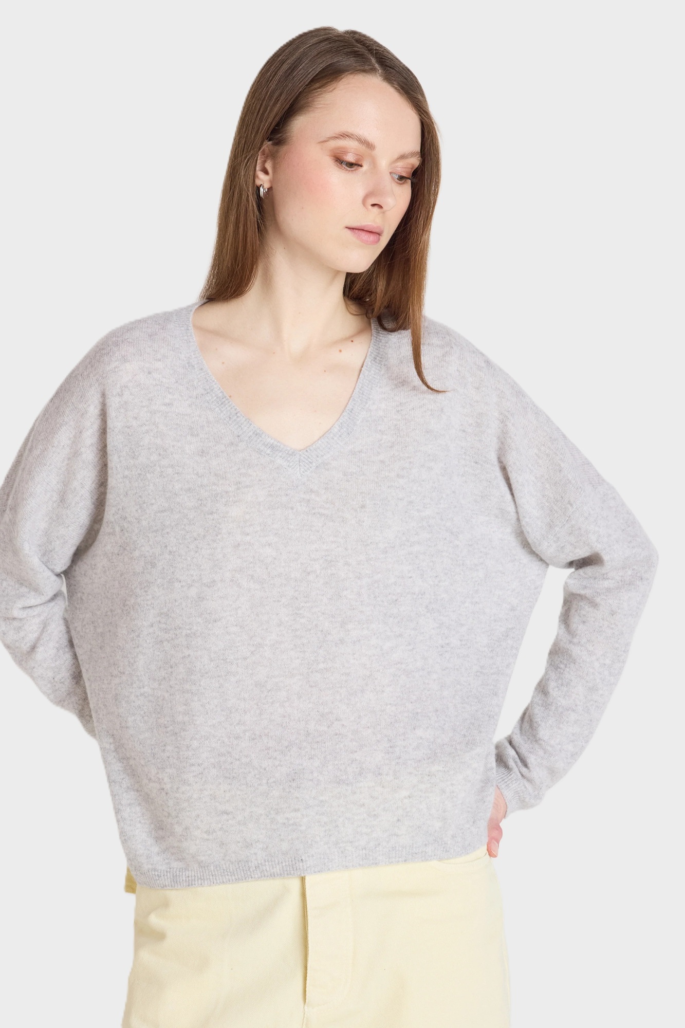 ABSOLUT CASHMERE V-Neck Sweater in Light Heather Grey