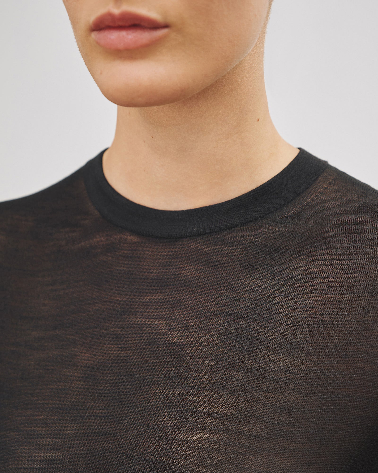 NILI LOTAN Kimena Silk T-Shirt in Black L