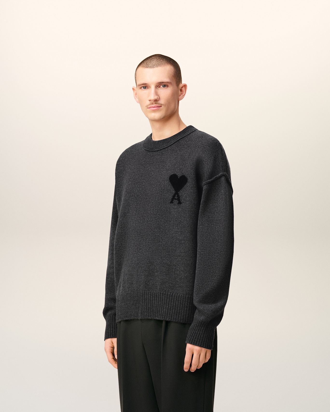 AMI PARIS de Coeur Knit Pullover in Heather Dark Grey/Black