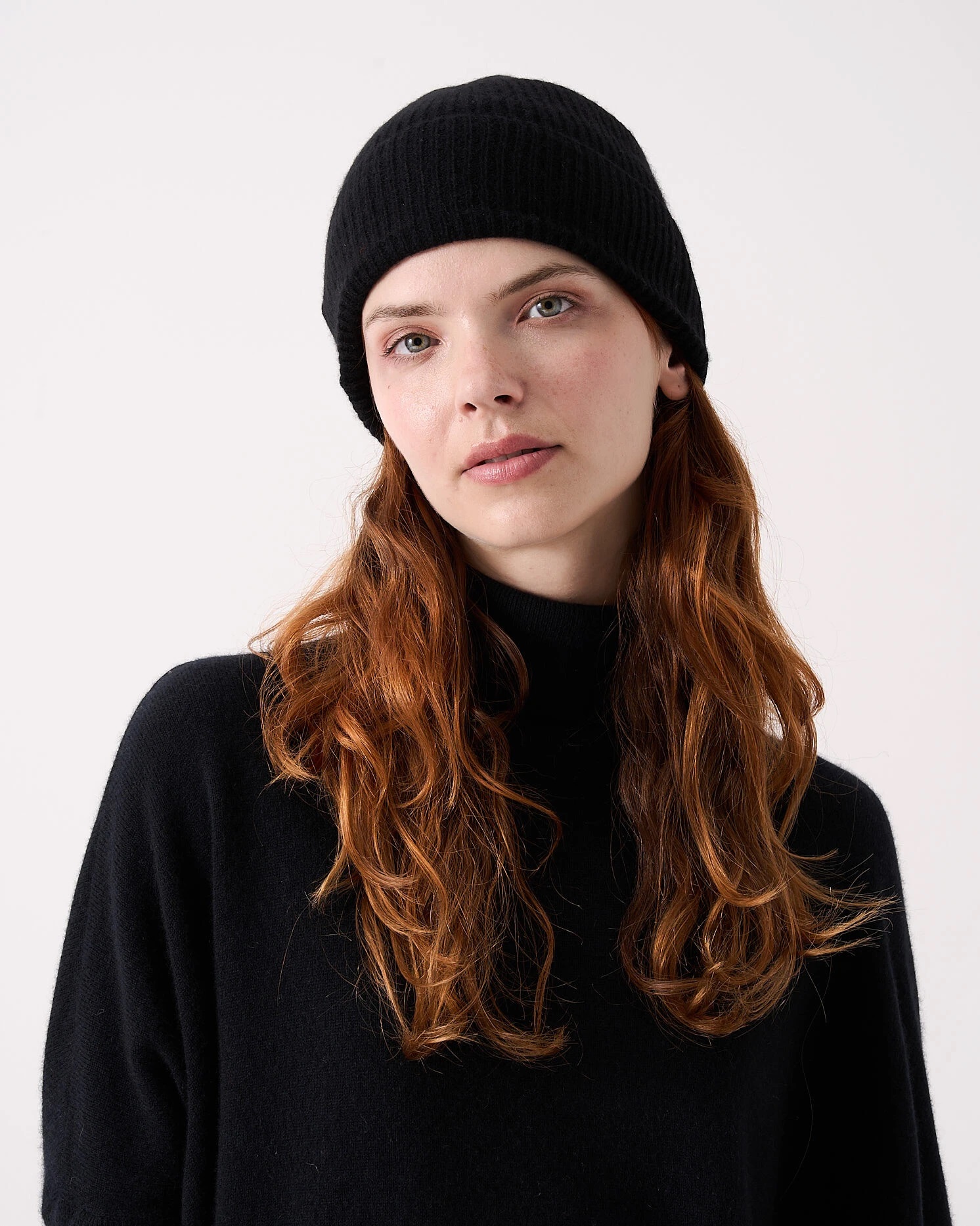 ABSOLUT CASHMERE Beanie Maeve in Black