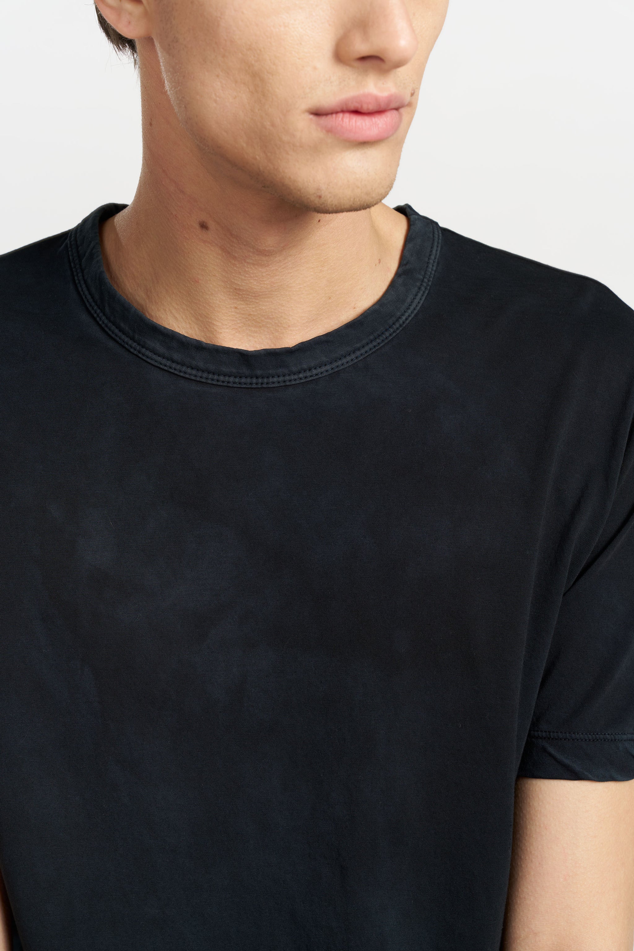 COTTON CITIZEN Classic Crewneck T-Shirt in Vintage Black