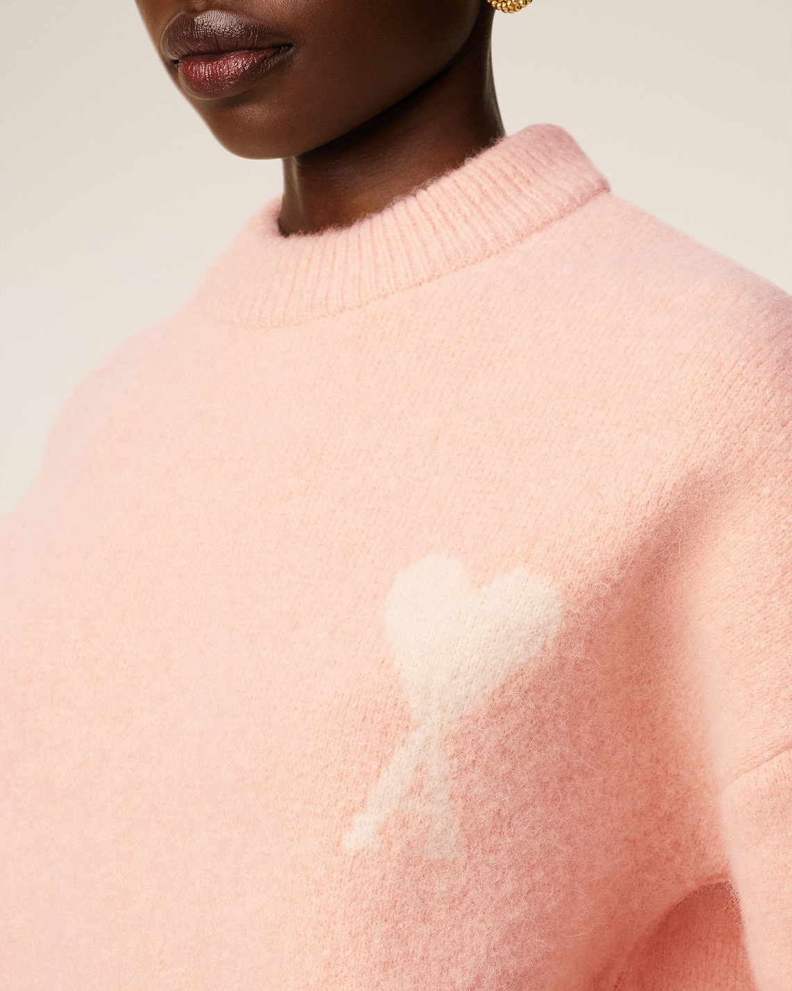 AMI PARIS de Coeur Knit Pullover in Powder/Off White