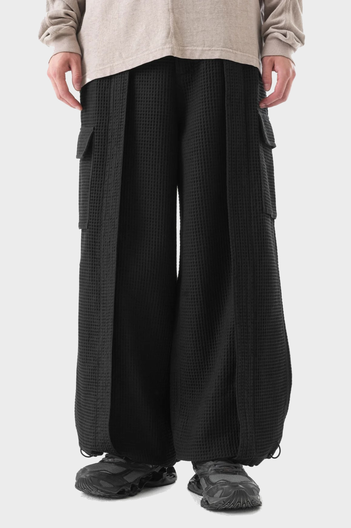 MAHARISHI 6203 Waffle Cargo Hakama Pants in Black