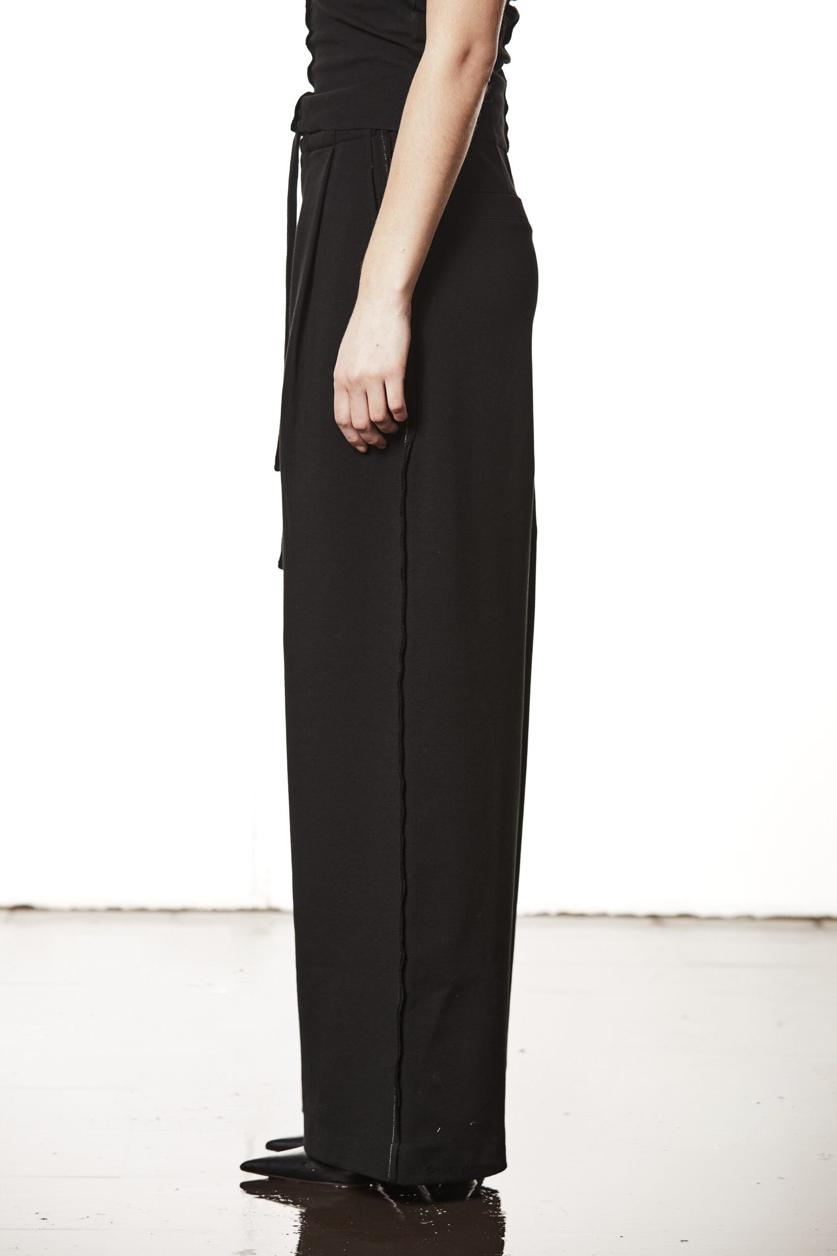 THOM KROM Structured Wide Leg Pant in Black