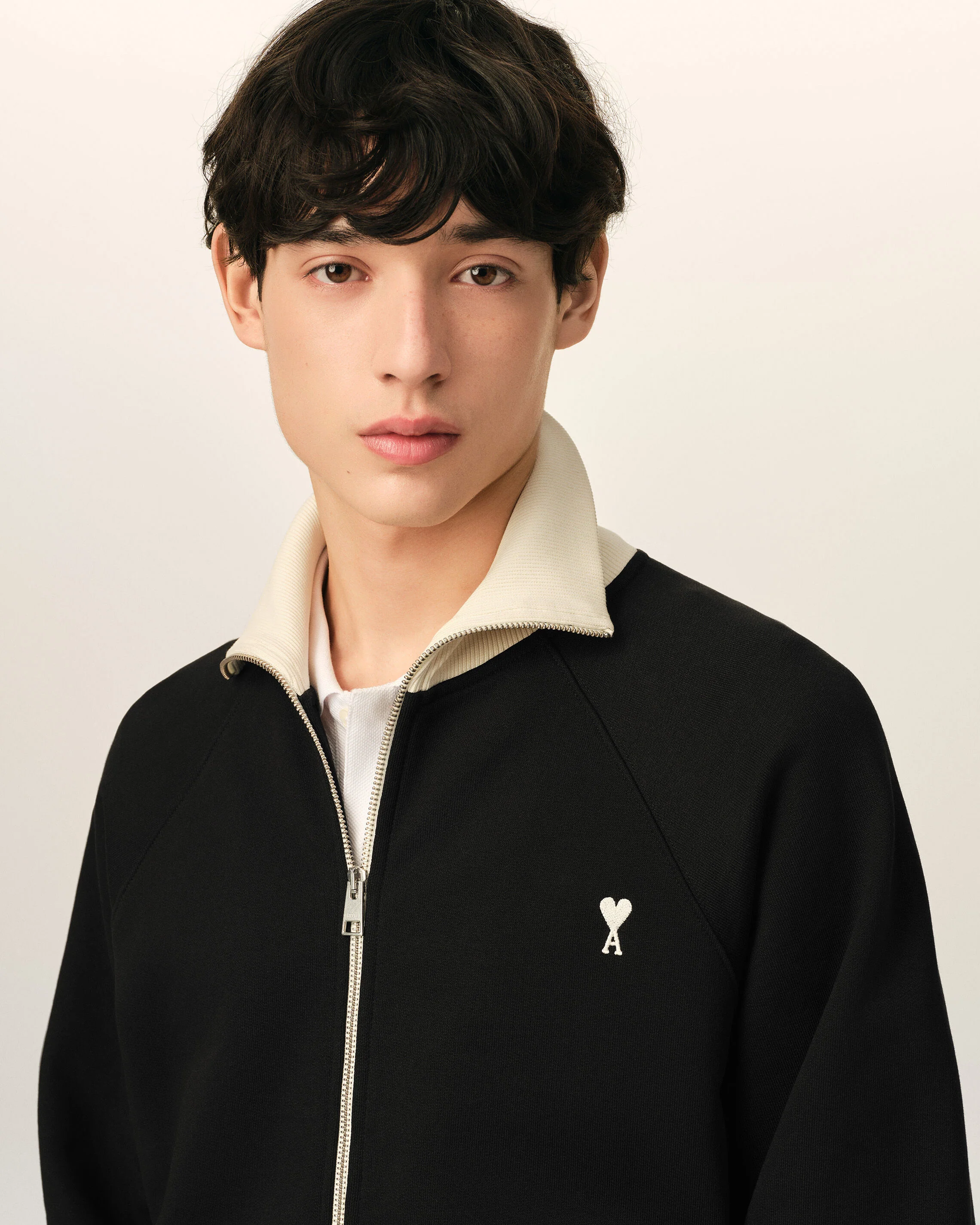 AMI PARIS de Coeur Bicolor Zip Sweater in Black / Ivory