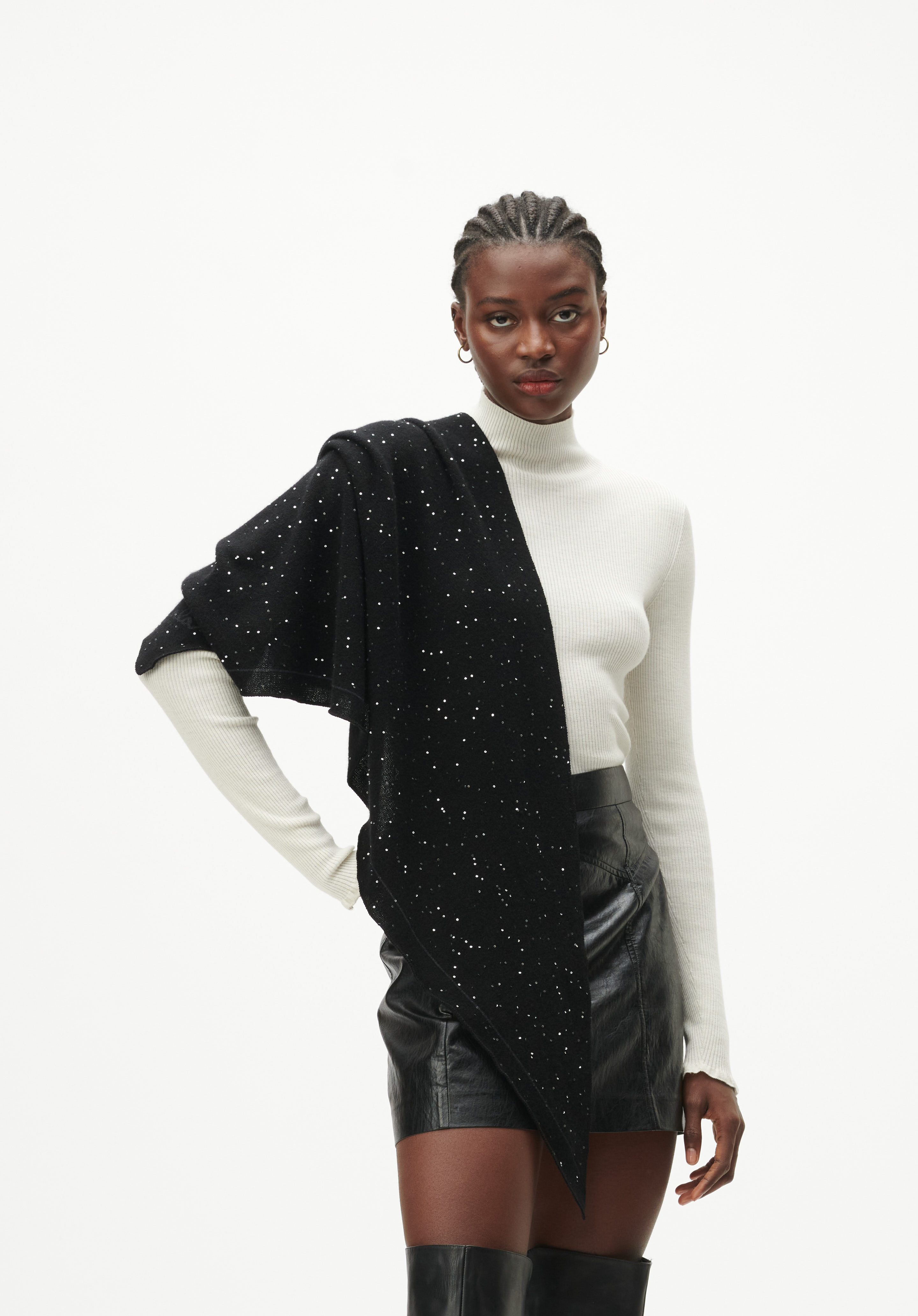 Lala Berlin Scarf Triangle Solid M in Black Sequins