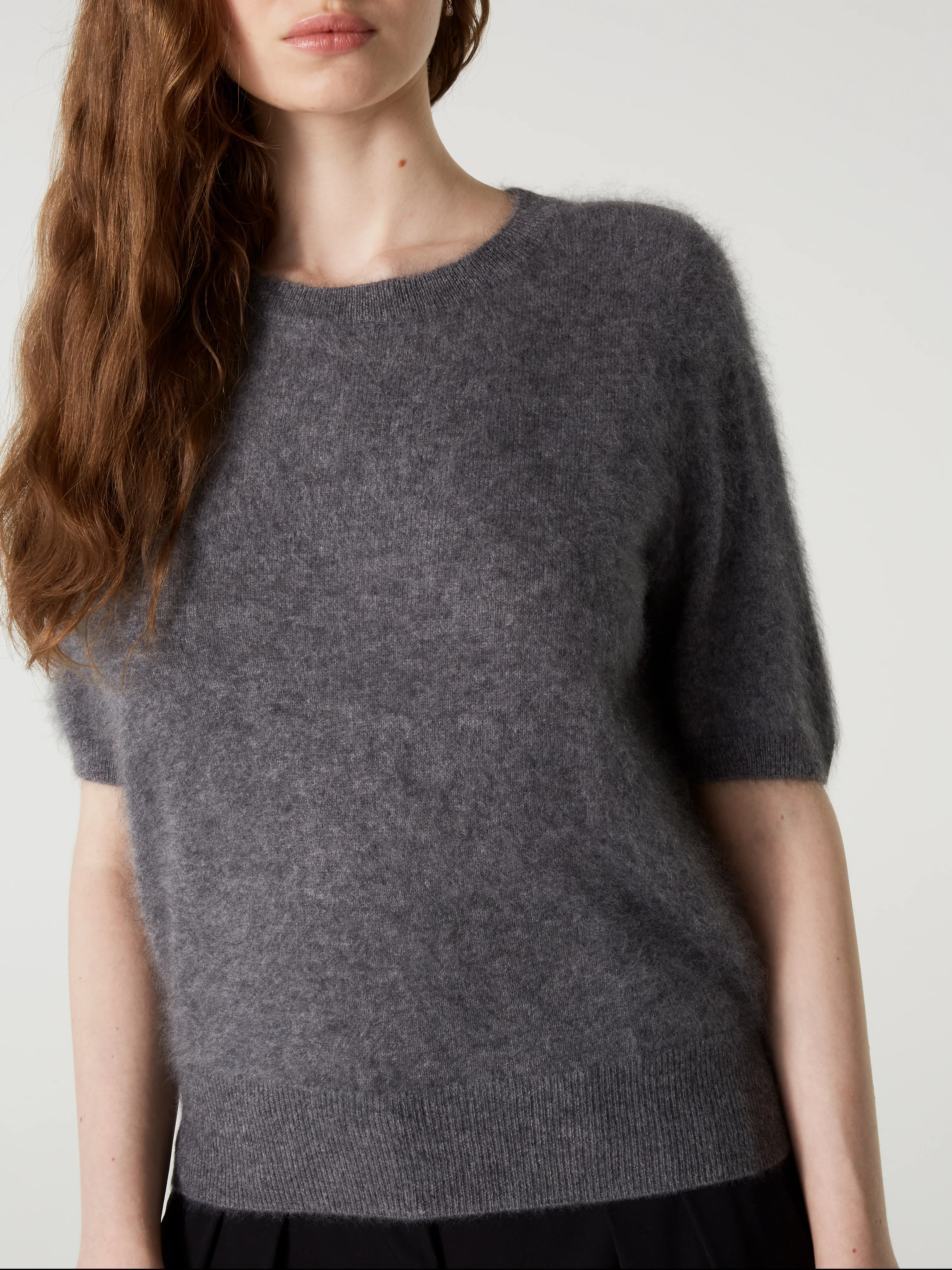 ABSOLUT CASHMERE Brushed Cashmere T-Shirt in Grey