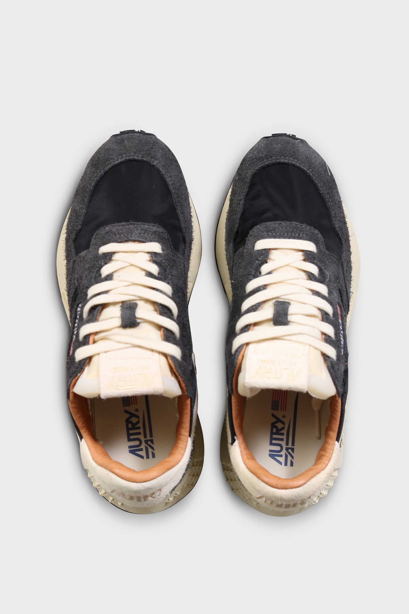 AUTRY ACTION SHOES Reelwind Low Sneaker in Black/White 47