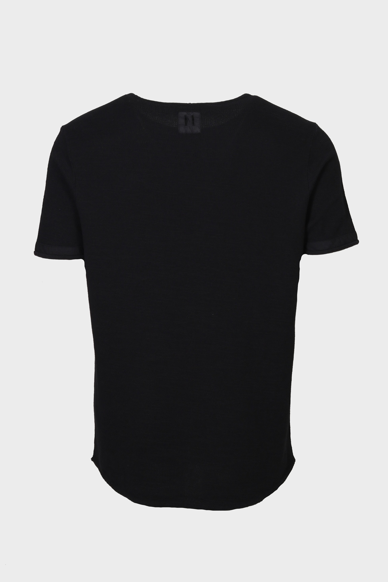 HANNES ROETHER Structured T-Shirt in Black