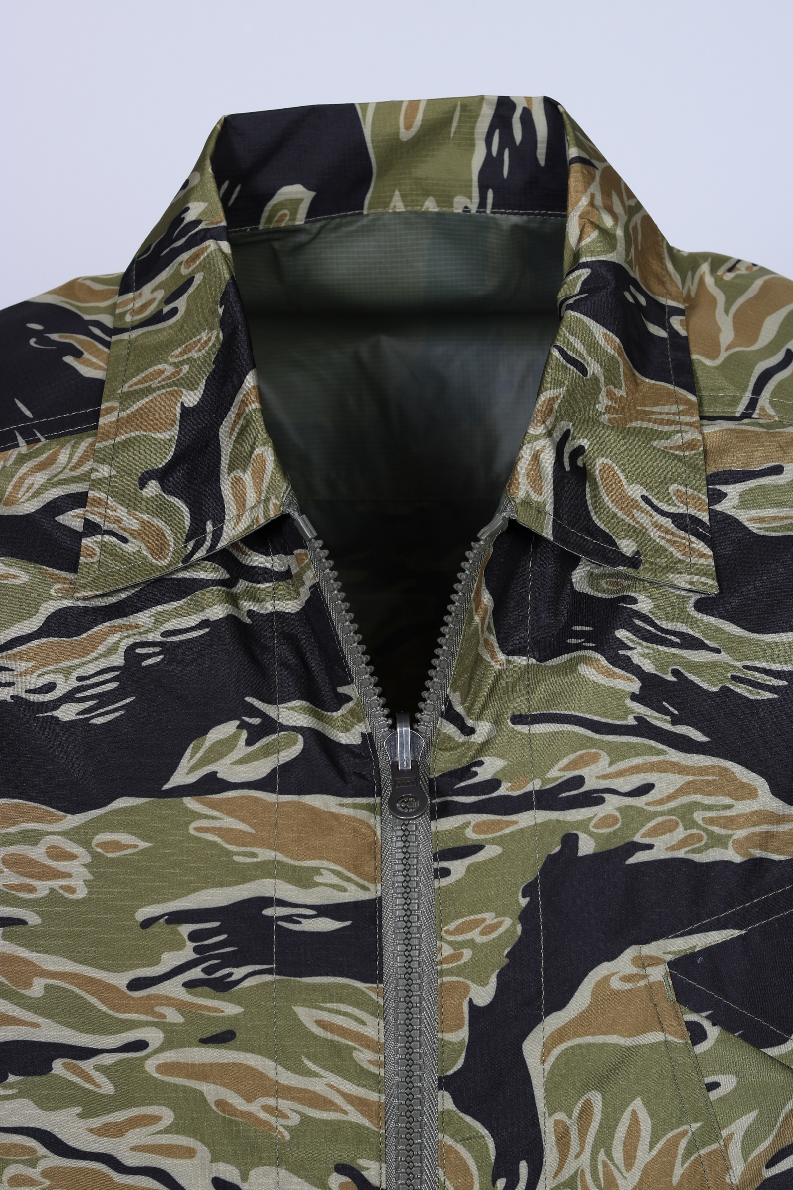 Maharishi Camo Reversible Packaway Shirt Jacket in Tigerstripe Olive S