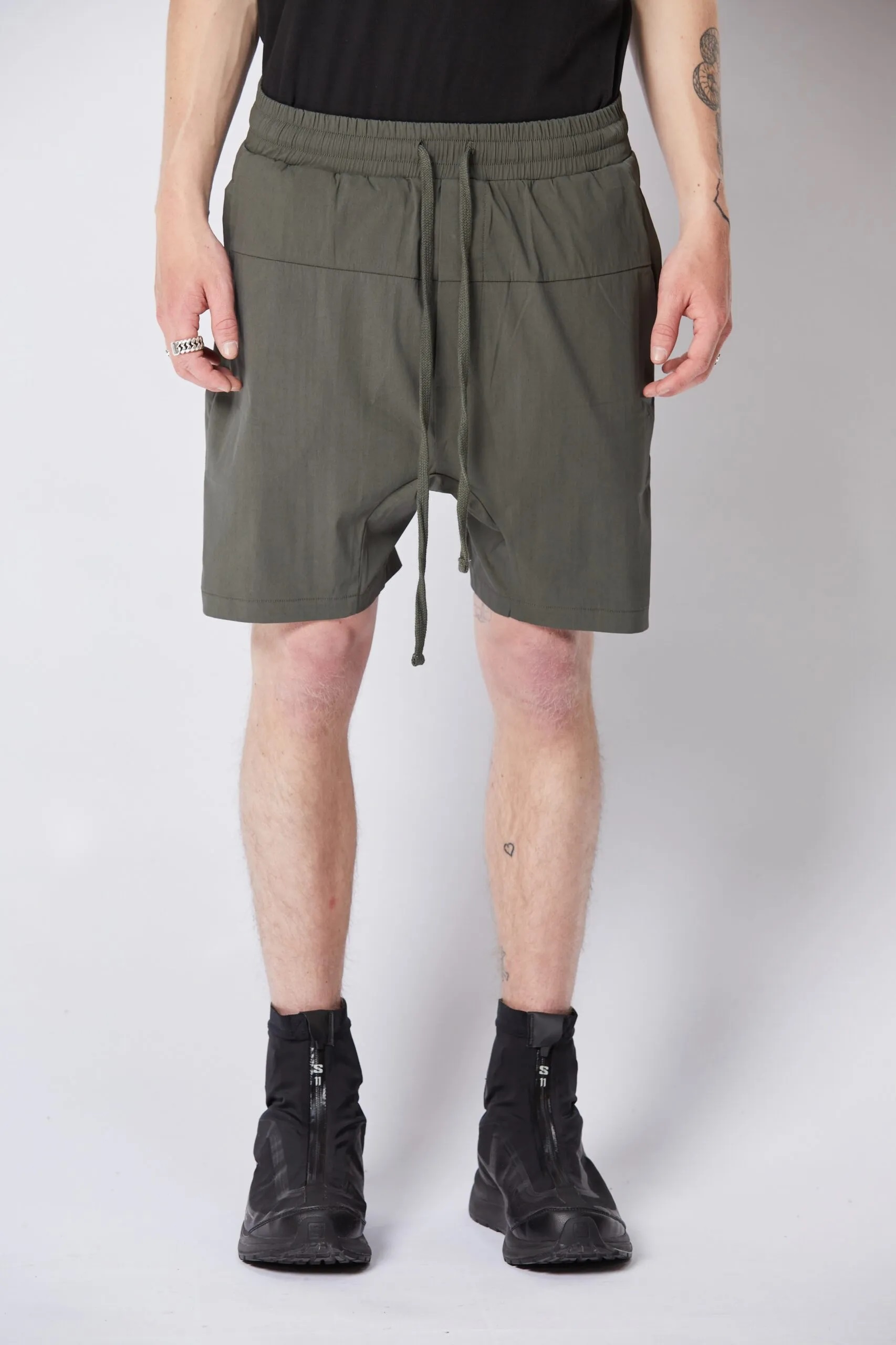 THOM KROM Shorts in Ivy Green S