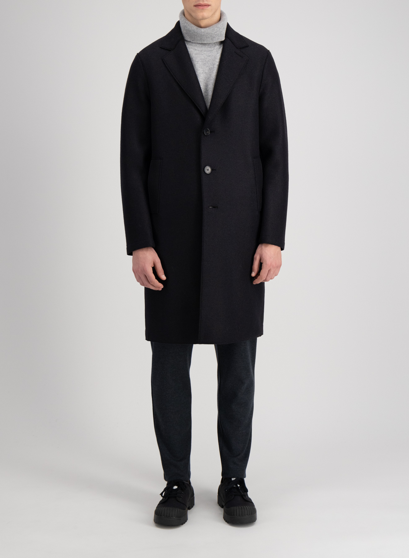 HARRIS WHARF Pressed Wool Overcoat in Black