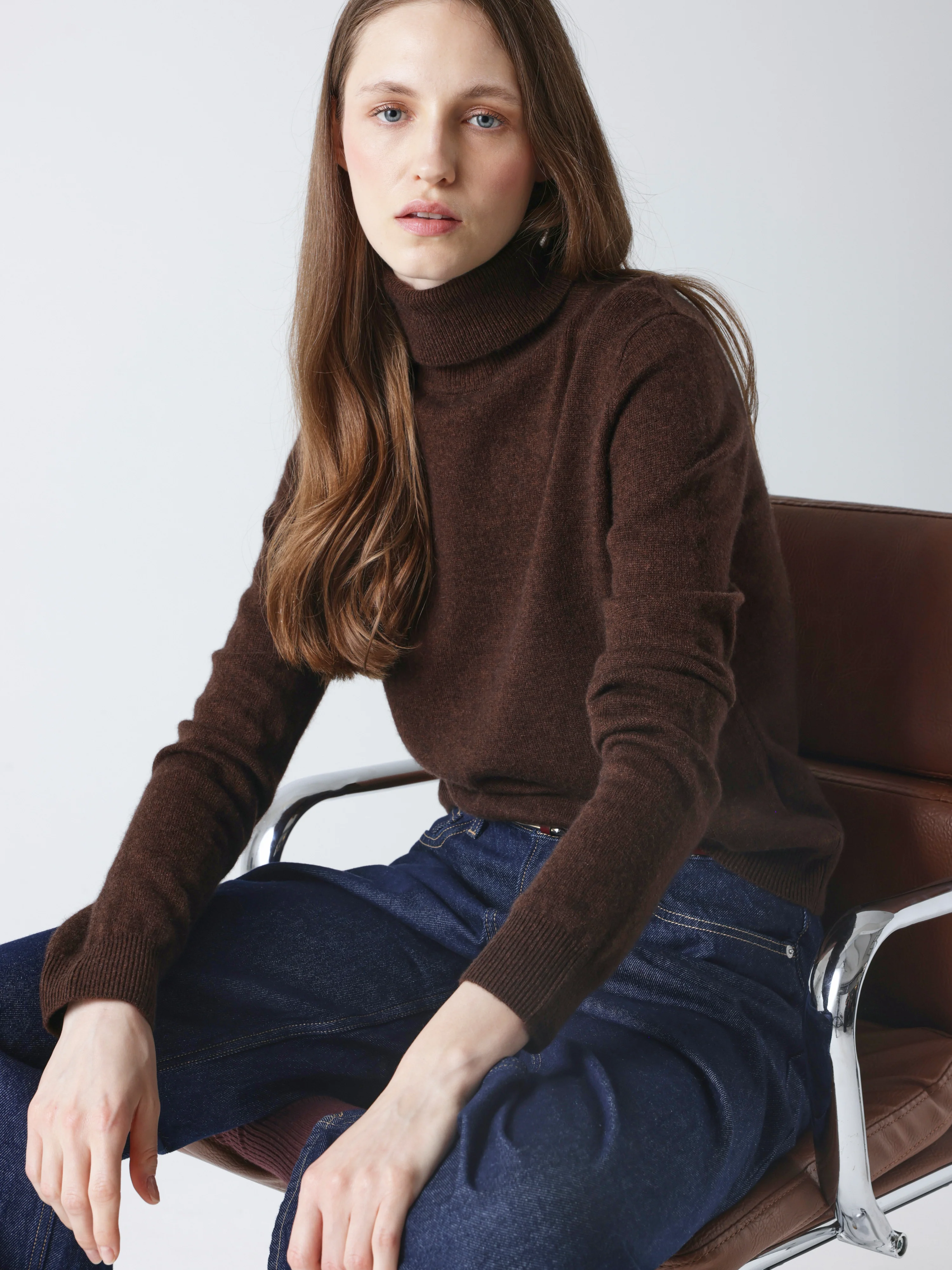 ABSOLUT CASHMERE Turtleneck Sweater in Brown