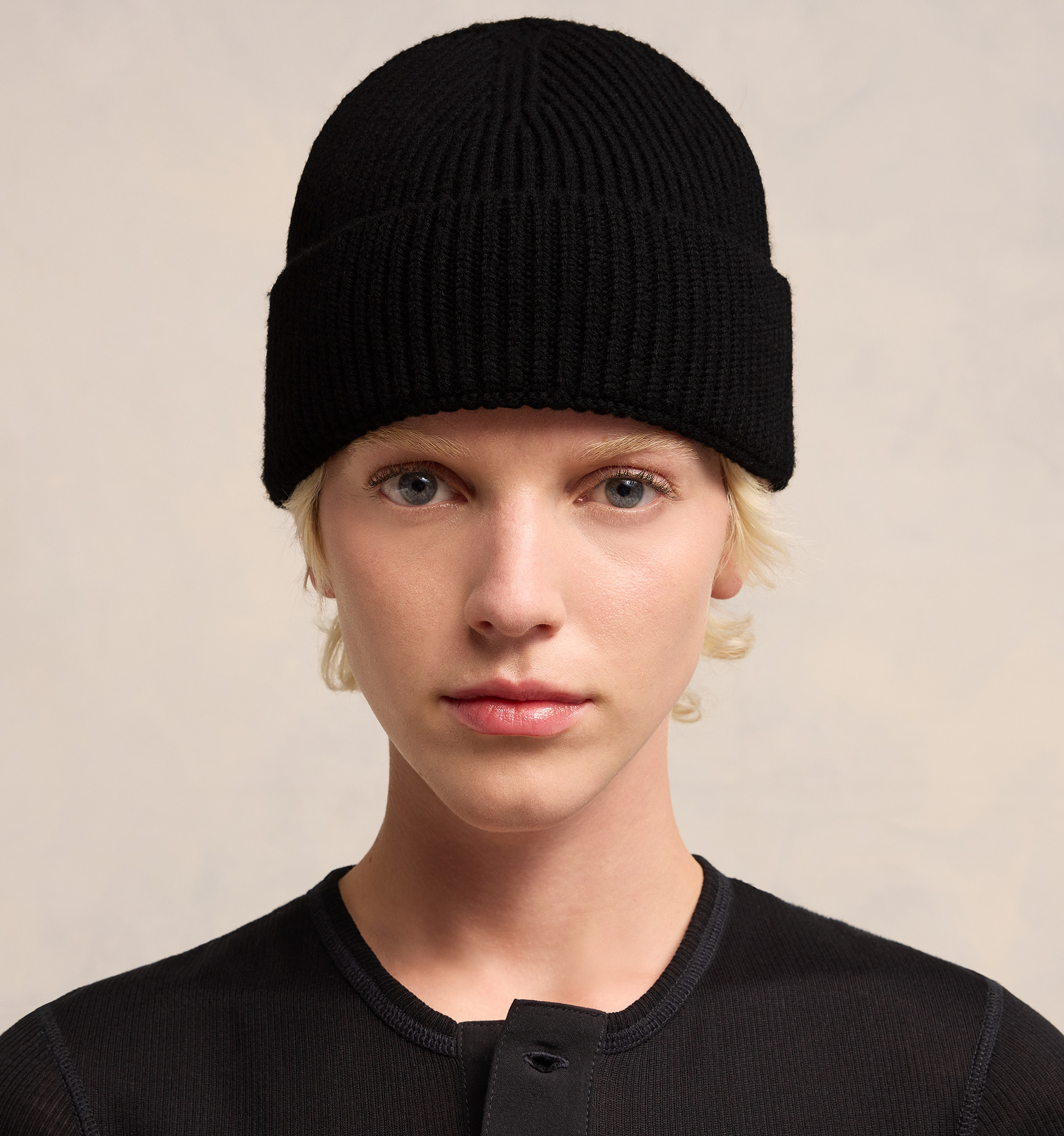 AMI PARIS de Coeur Beanie in Black